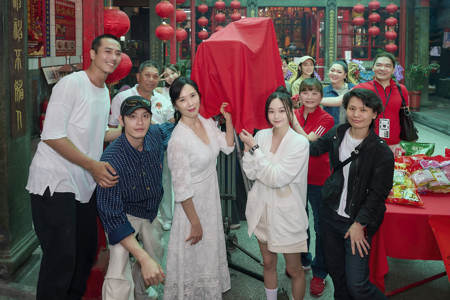 電影《厄魂》開鏡，曹佑寧、天心、莊凱勛、林思宇、邵奕玫、林襄以及Amanda劉紀範等人出席開鏡儀式。（星映電影提供）