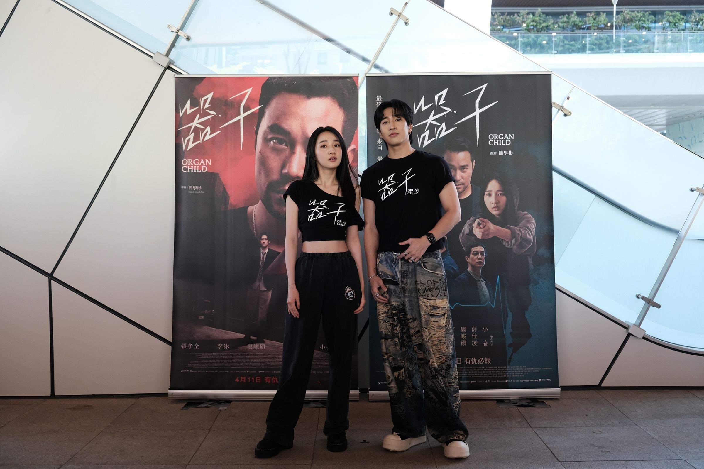 婁峻碩和李沐三度合作,昨(23)日合體為《器子》跑映後活動。(華映提供)