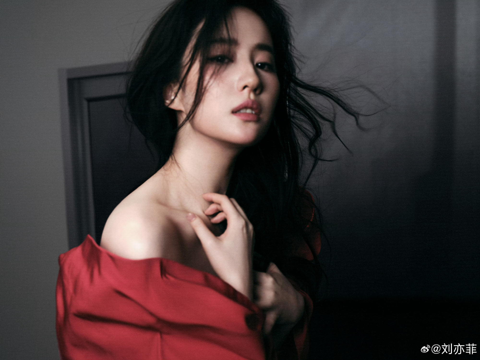  劉亦菲的美國國籍之前就已爆爭議，如今因中美關稅大戰更形尷尬。（翻攝自劉亦菲微博）