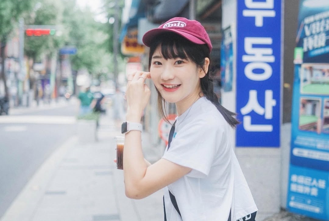 愛莉莎莎昨於限動po文，提到自己常常飛泰國到韓國，「覺得躲過一劫」，此言論遭網友們留言批評。（翻攝自愛莉莎莎IG）