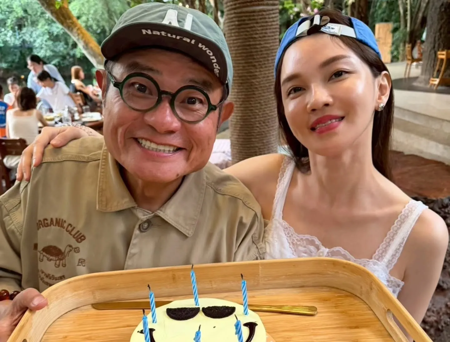 男星結緣小24歲嫩妻　婚後敲金鐘放閃：娶到幸運星
