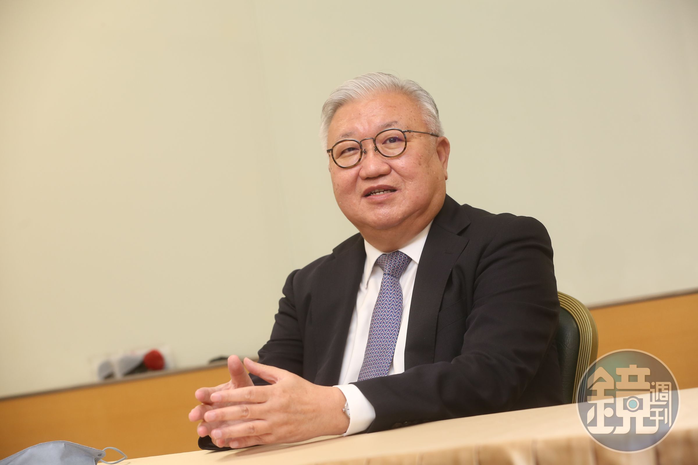 浩鼎董事長閻雲,以個人身兼數職、不克專心一致帶領浩鼎為由,請辭浩鼎董事長一職。