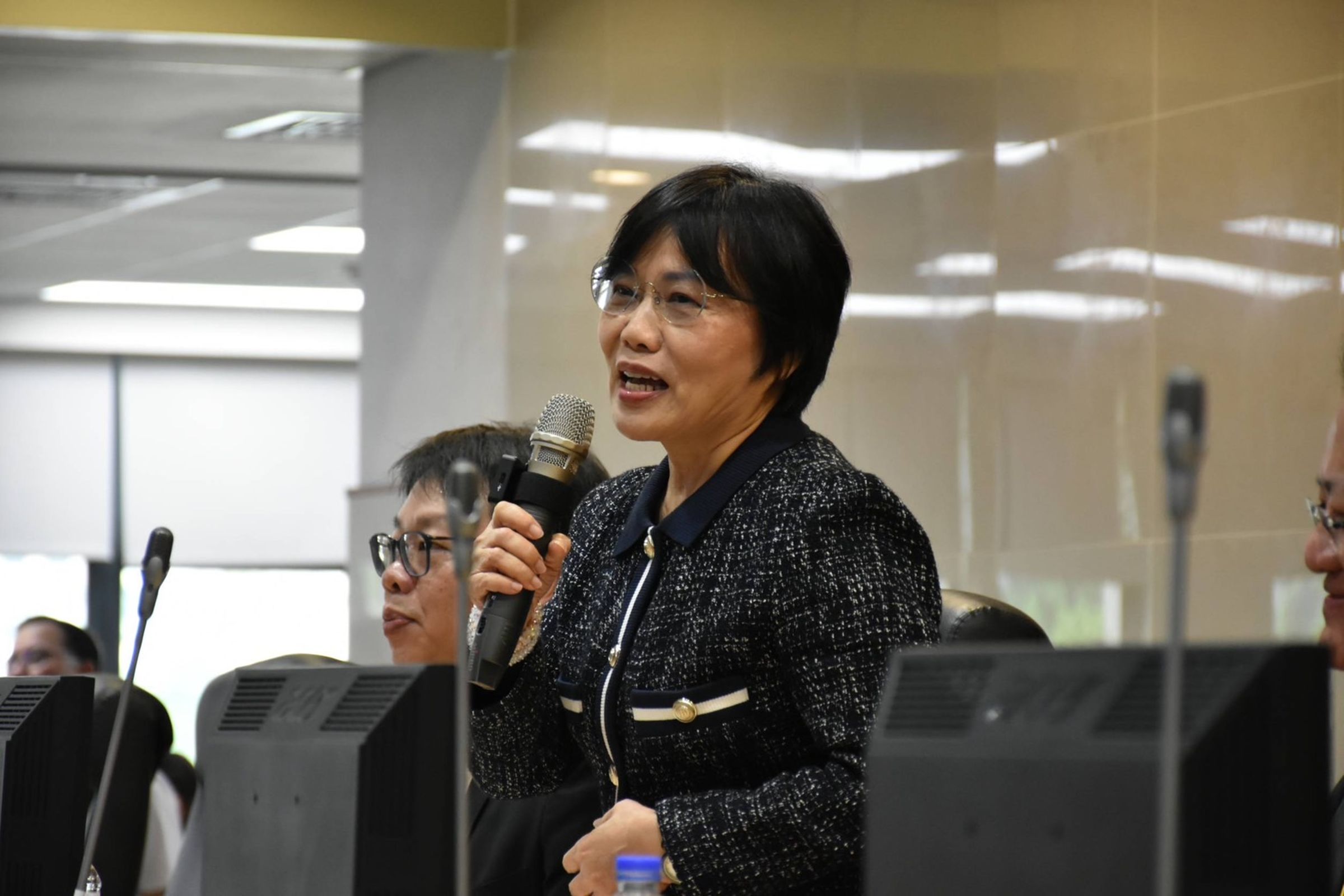 內政部今日舉辦台灣民間自主緊急應變隊T-CERT誓師大會,部長劉世芳致詞。(消防署提供)