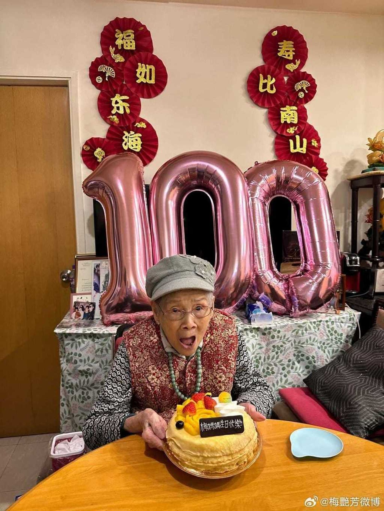 梅媽100歲時，還難得現身祝賀生日。(微博圖片)