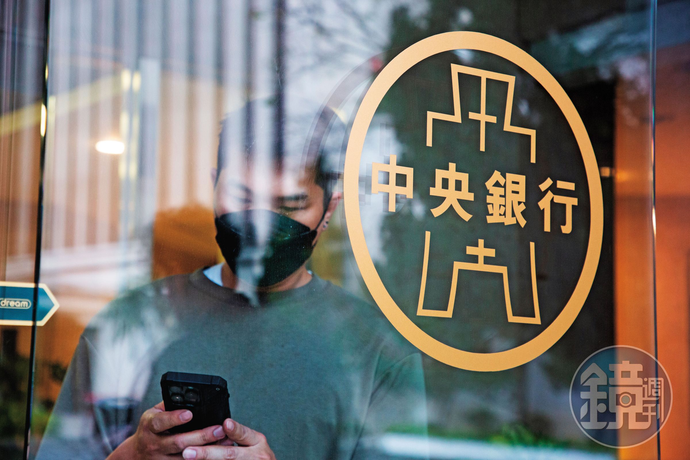 台灣央行宣布升息半碼,重貼現率上升至2%,重回2008年12月水準。