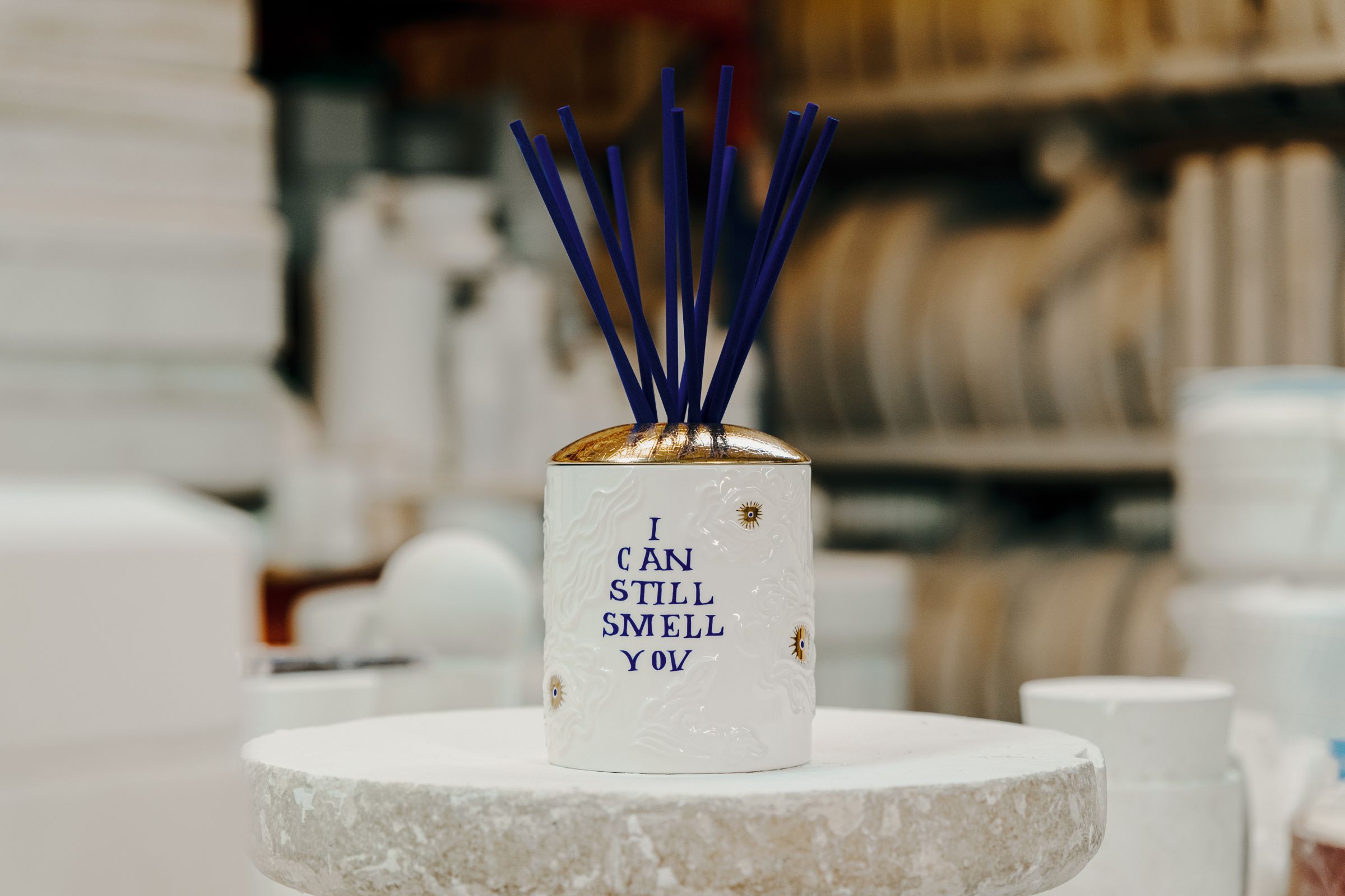精瓷擴香組(含瓷器+精油235ml+蘆葦擴香枝)。235ml / NT$11,800(10X提供)