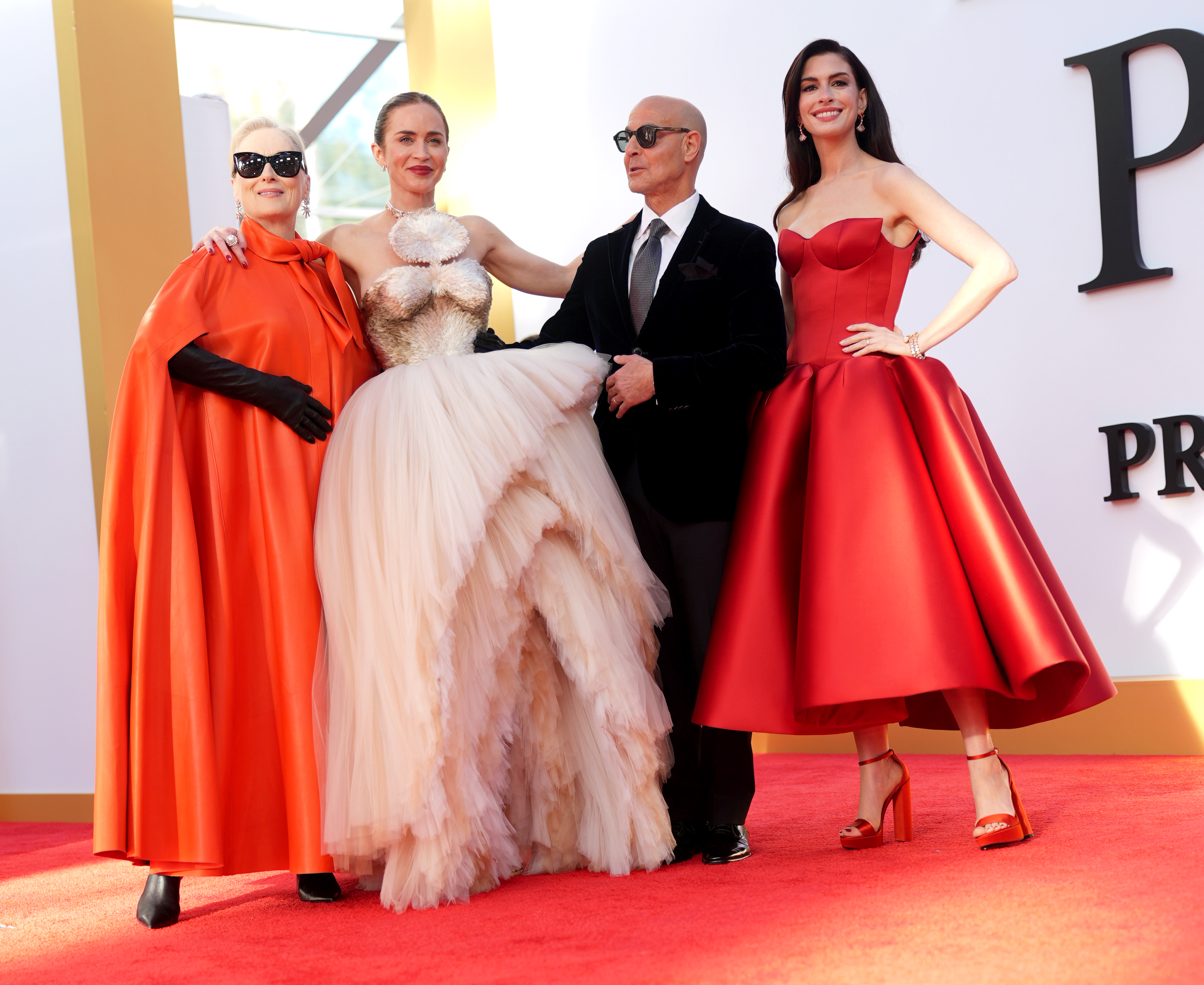 梅莉史翠普（左起）、艾蜜莉布朗、史丹利圖奇與安海瑟薇，相隔20年終於合體《穿著Prada的惡魔2》紐約首映。（20世紀影業提供）