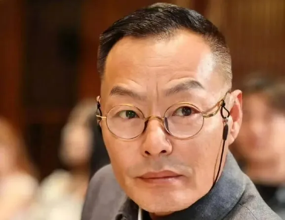 拍戲期間突失聯…55歲綠葉演員「驚傳陳屍租屋處」　家屬悲慟證實了