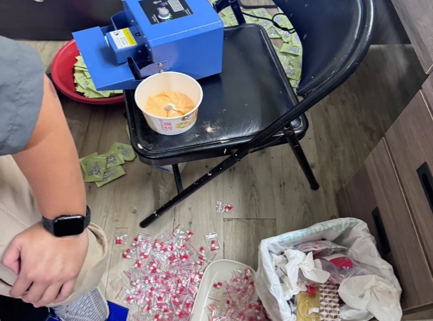 中打查獲侯姓兄弟將毒咖啡填裝在膠囊裡，避免警方查緝。（翻攝網路）