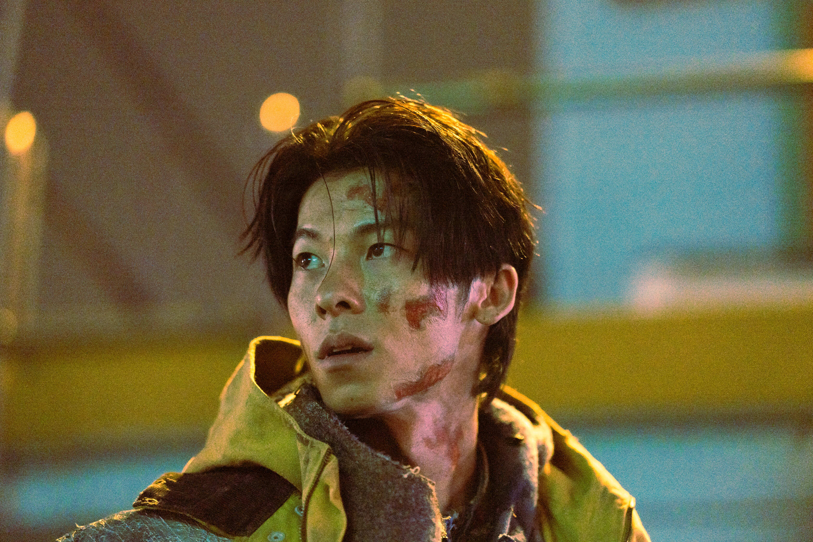 許光漢為《他年她日》獻出許多第一次，像是第一次化燒傷妝。（甲上提供）