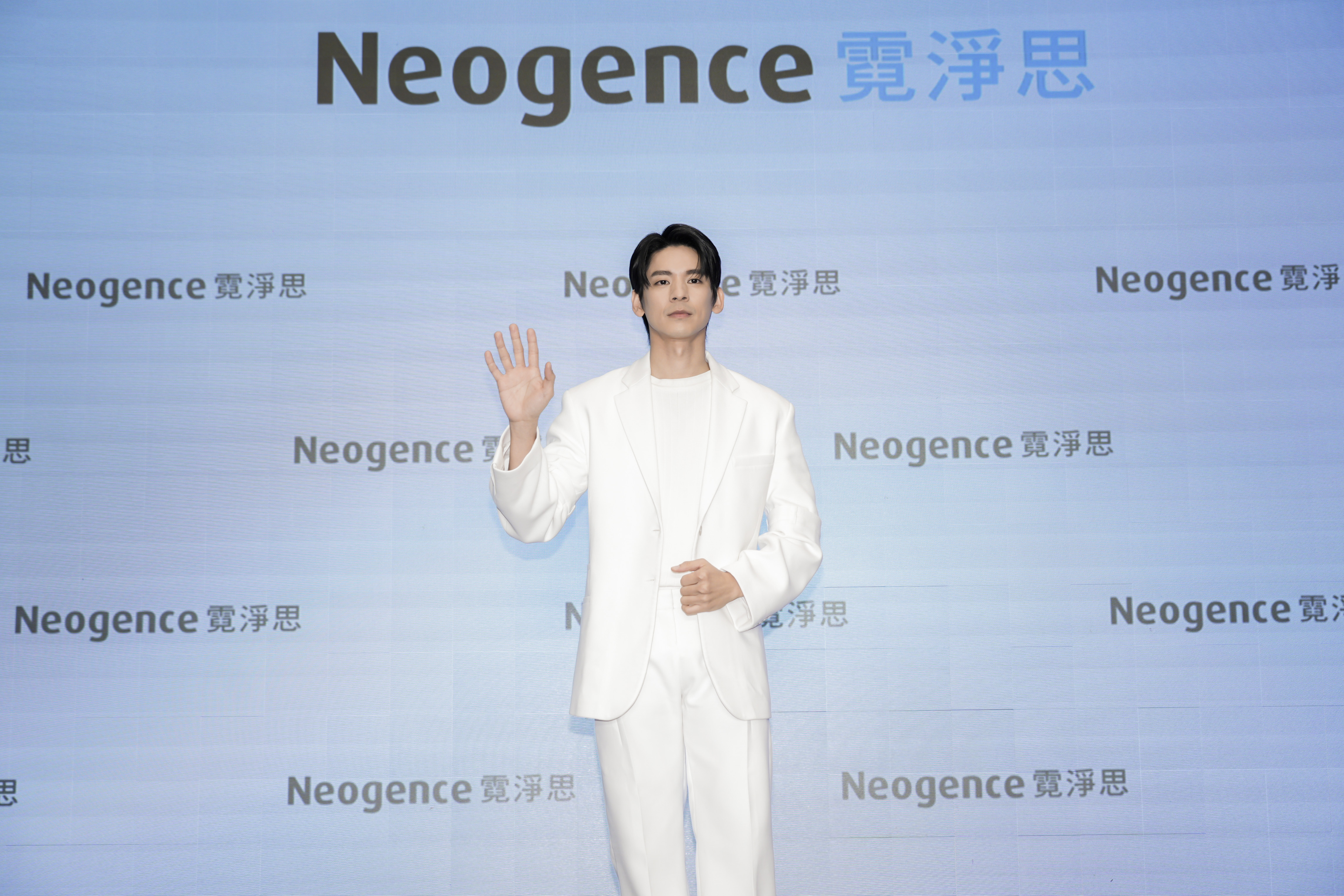 林柏宏從黝黑皮膚靠著勤擦保養變白。