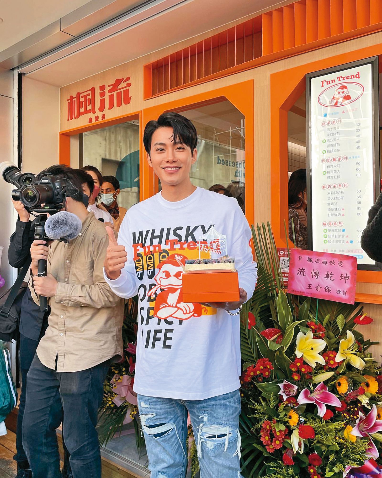 李唯楓曾投資麻辣燙,當時風光開幕,最後竟爆出空手套白狼糾紛。(翻攝自李唯楓IG)