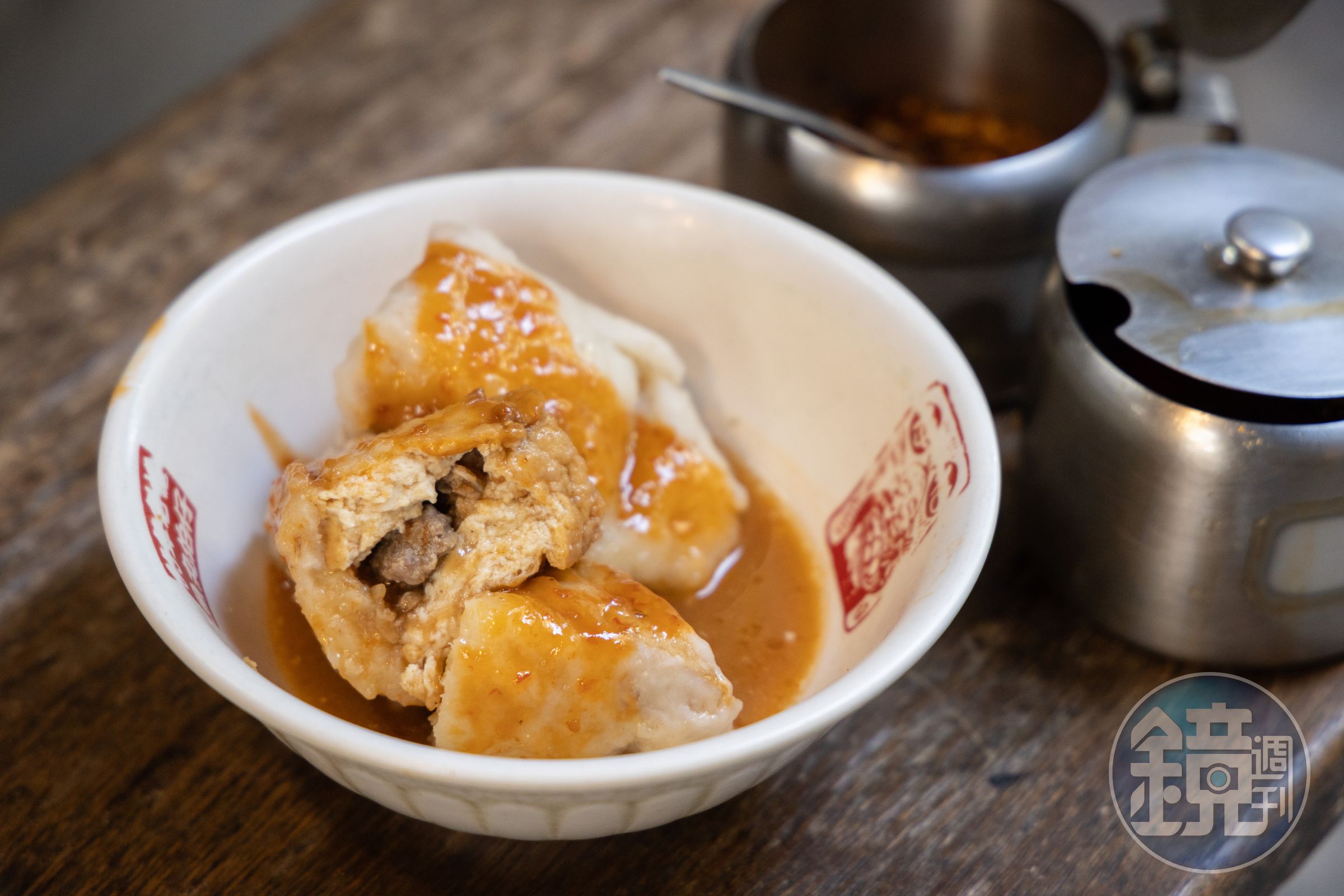 乾吃、沾醬的「豆干包」是基隆的一大特色美食。（30元／份）