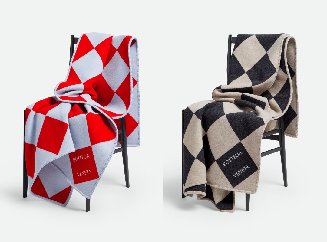 羊毛格紋毛毯。各NT$43,700(BOTTEGA VENETA提供)