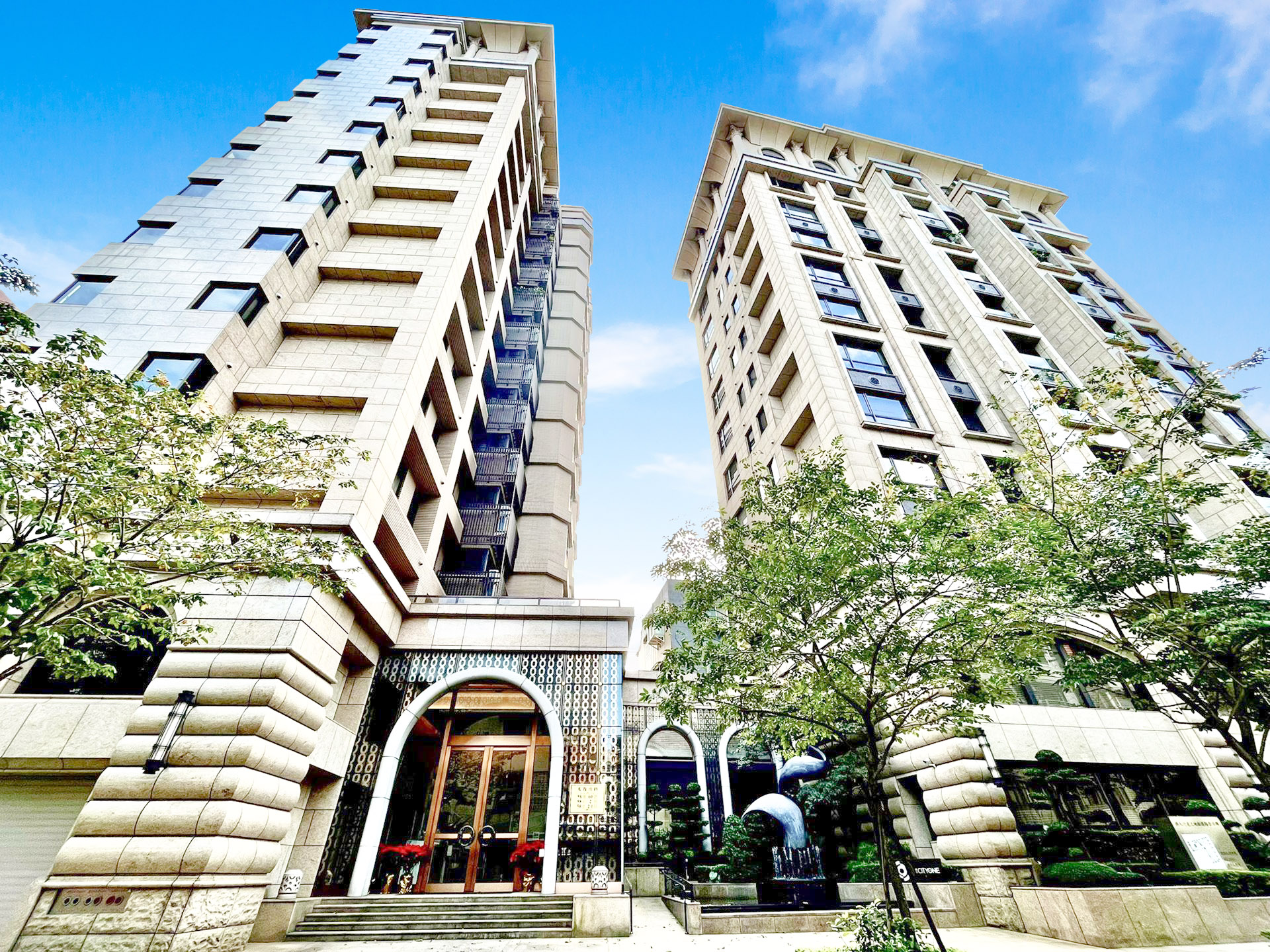 台北市高總價住宅近五年交易量從469戶下降至245戶,減幅達47.8%,量縮將近一半。