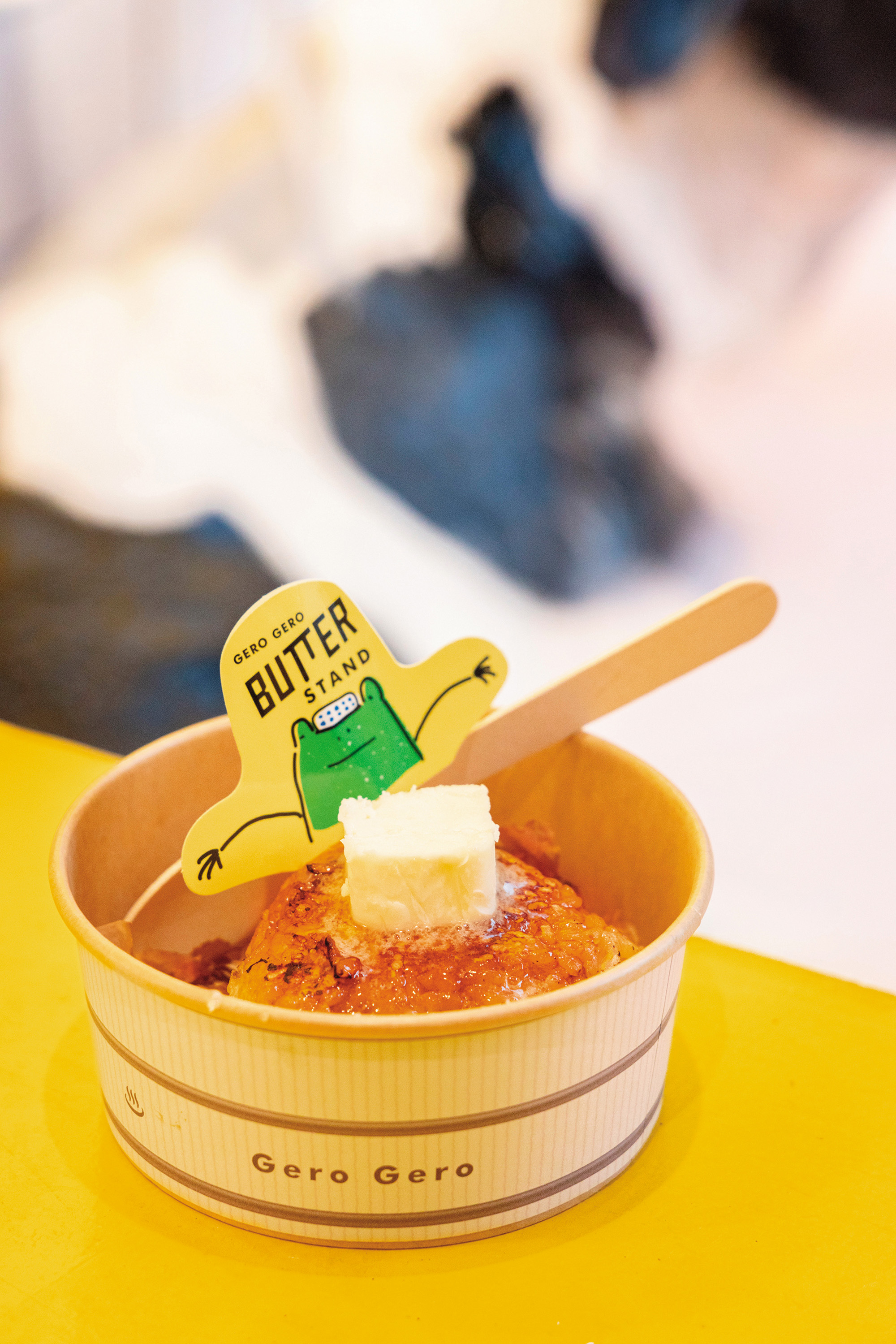 撒上柴魚片的「奶油醬油烤飯糰」是Gero Gero Butter Stand的招牌餐點。（600日圓／份，約NT$130）