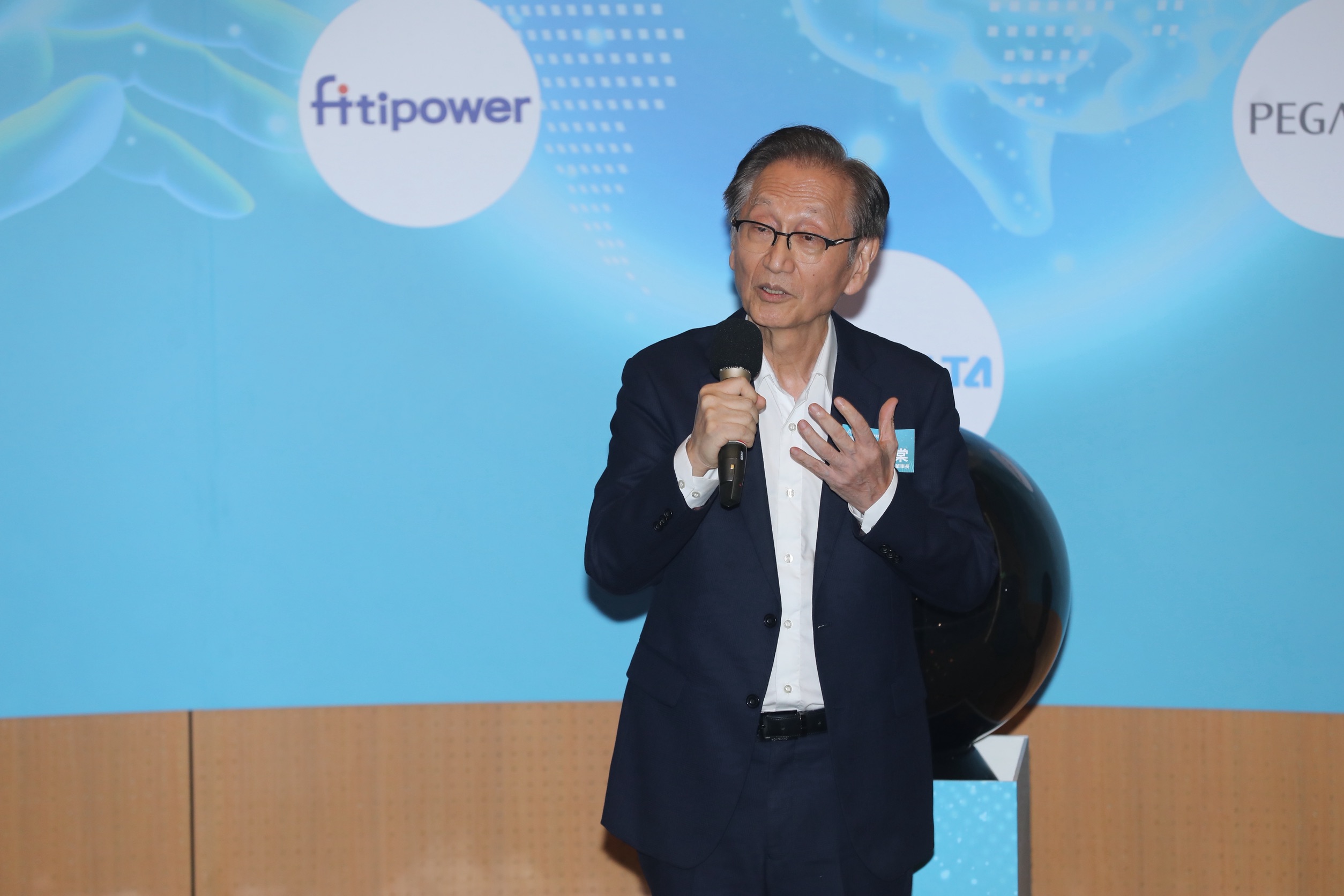 施崇棠表示，台灣迫切需要深耕型的AI技術人才。