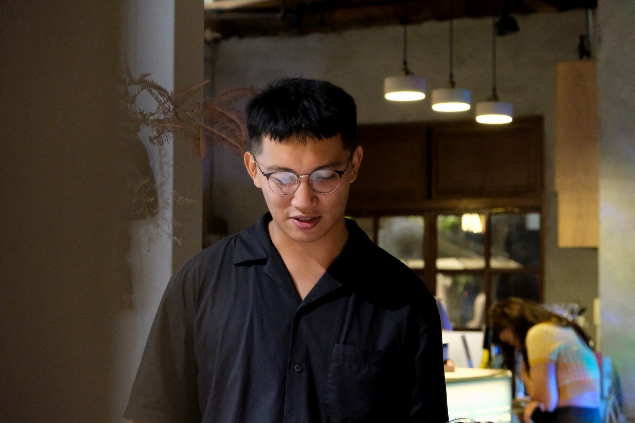 畢業於國立台北藝術大學劇場設計學系的張竣凱，將自己所學專長帶到故鄉南投中興新村，創作地方戲劇，為家鄉注入藝術量能。（張竣凱提供）