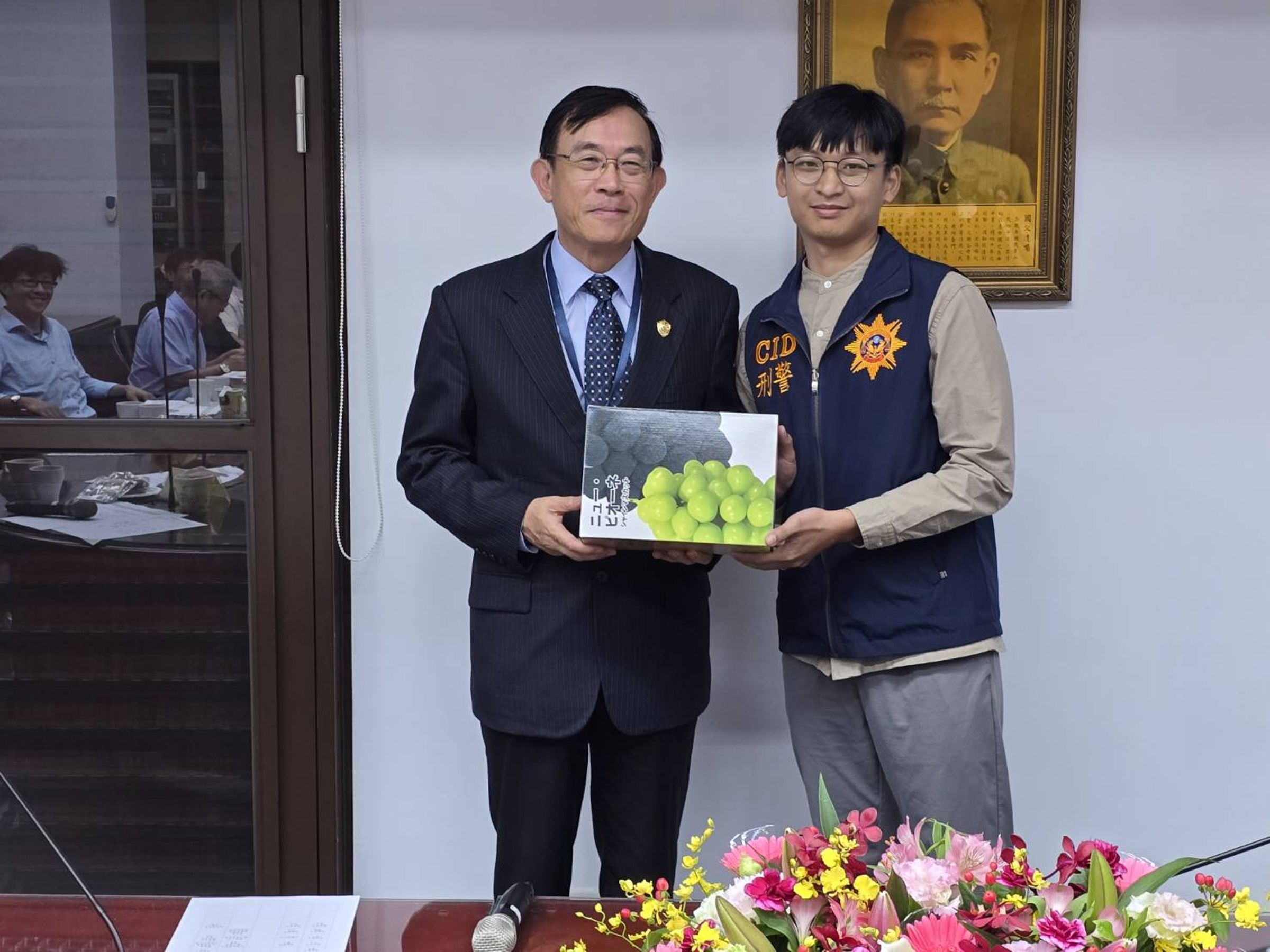 宜蘭縣警察局羅東分局林聖展偵查佐發掘共諜案,聯手刑事局父親林志賢偵辦,成為偵辦國安案件經典案例,深受檢察總長邢泰釗肯定。 (最高檢提供)