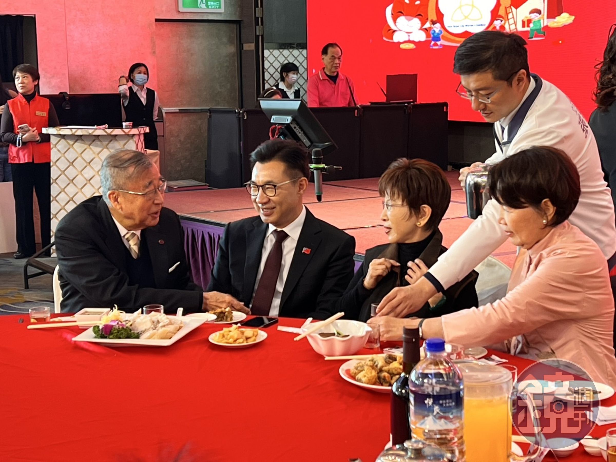 前內政部長廖了以、立法院副院長江啟臣、前國民黨主席洪秀柱18日也出席婦女會新春團拜。
