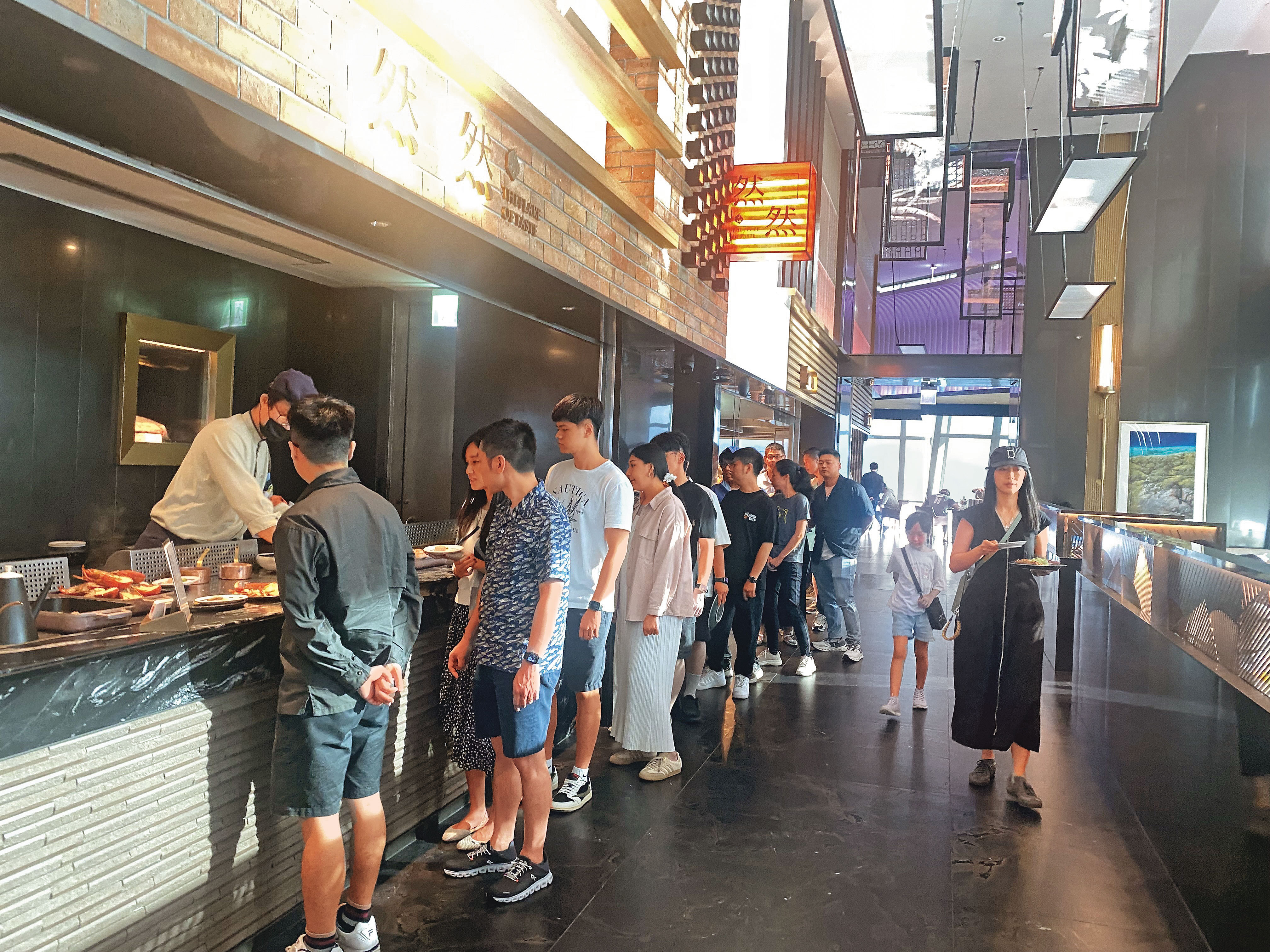 今年元旦起，從高檔自助餐到平民小吃，多樣品牌都調整價格。