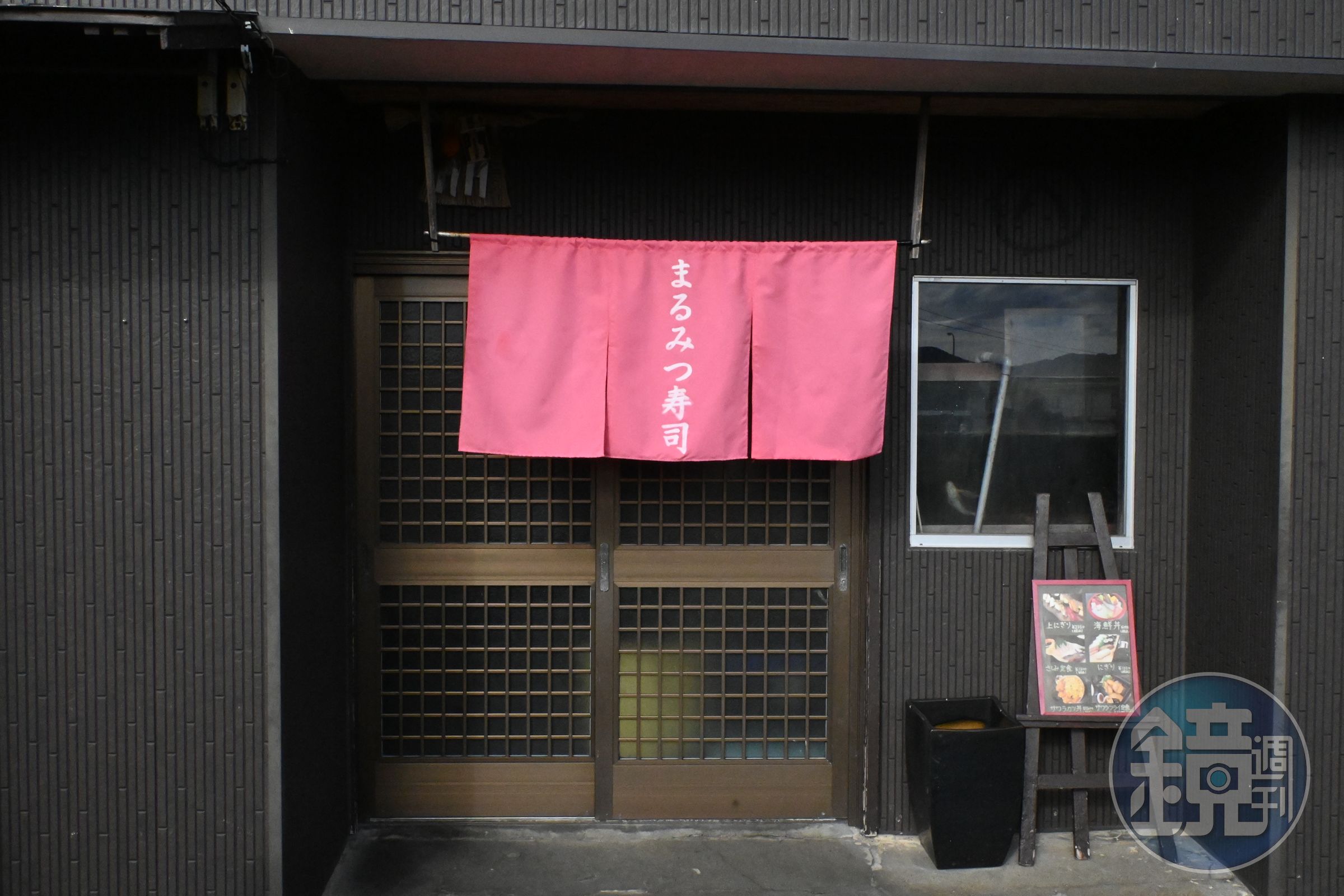 「まるみつ寿司」依季節提供鮑魚、伊勢龍蝦、河豚等海鮮料理。