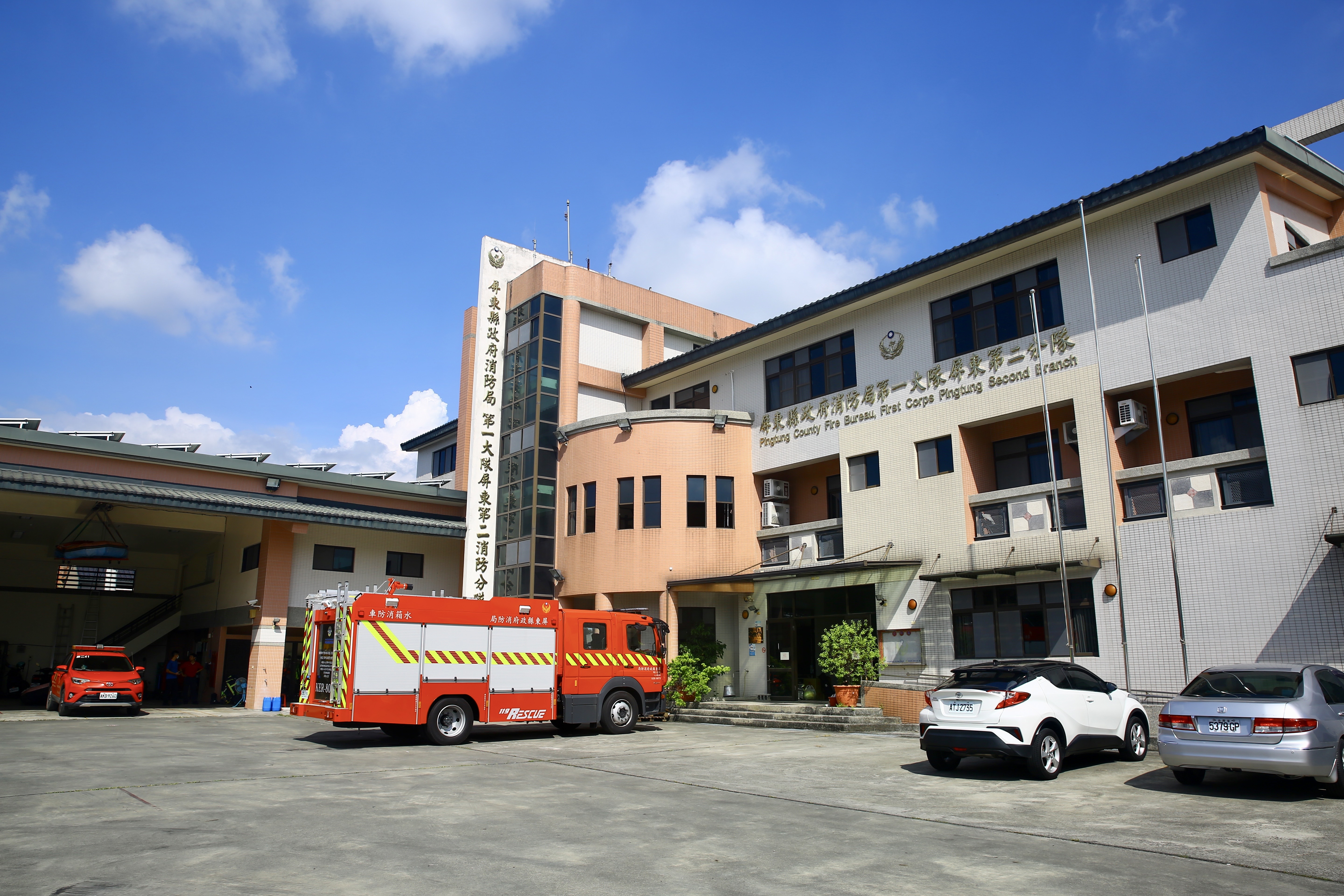 明揚屏東工廠惡火帶走4條消防員的生命，也讓外界再度關注消防員的工作權益。圖為屏東縣消防局第一大隊屏東第二分隊。（本刊資料照）