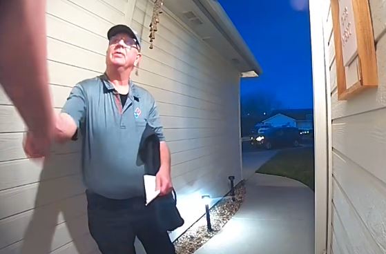 外送員辛普森日前因為一個平凡卻充滿溫度的舉動,意外在網路上掀起全球募款浪潮。(翻攝自tiktok)