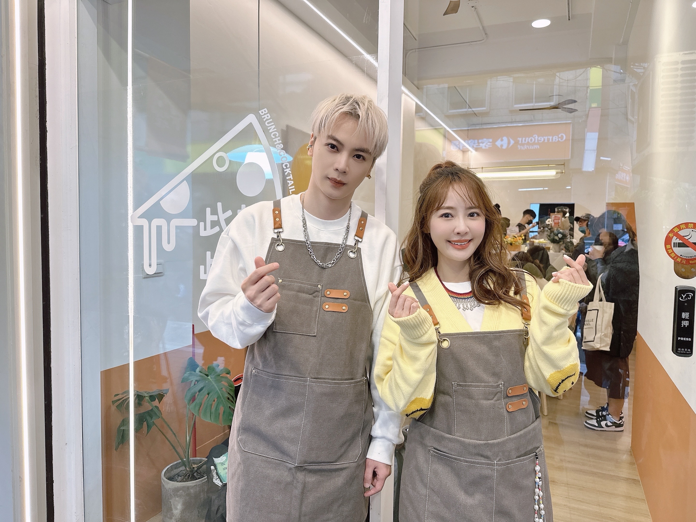 賴薇如與古曜威攜手開寵物友善餐廳「此拾此客」。（單純夢想娛樂文創事業提供）