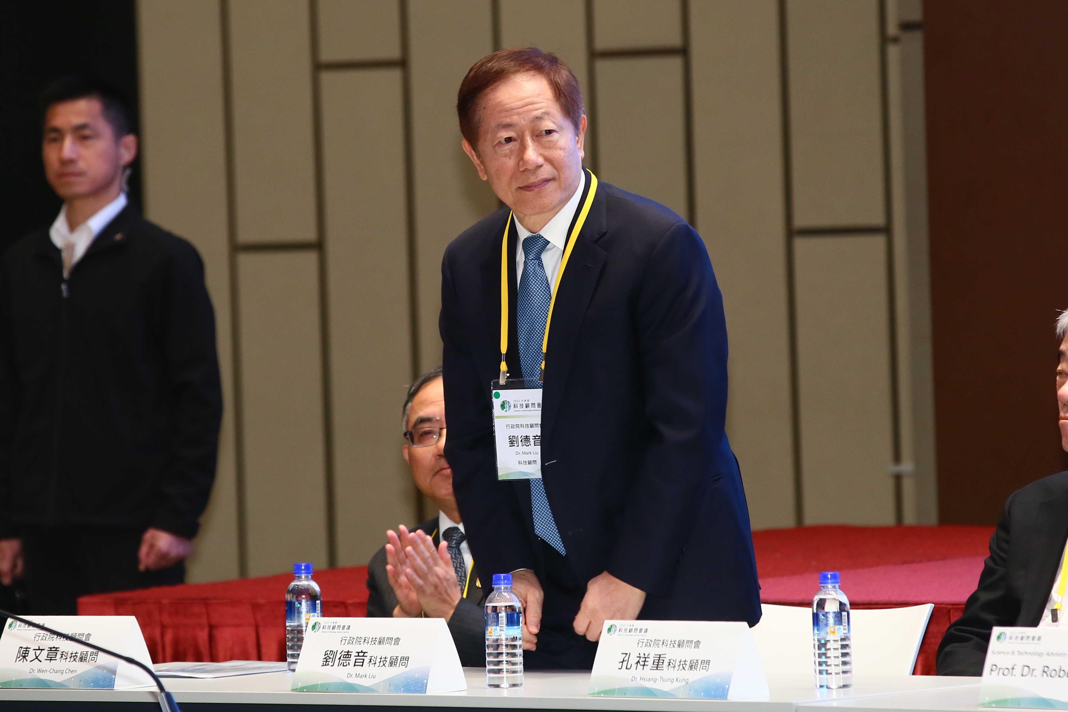 劉德音明年股東會後退休，台積電提名魏哲家接任董事長。