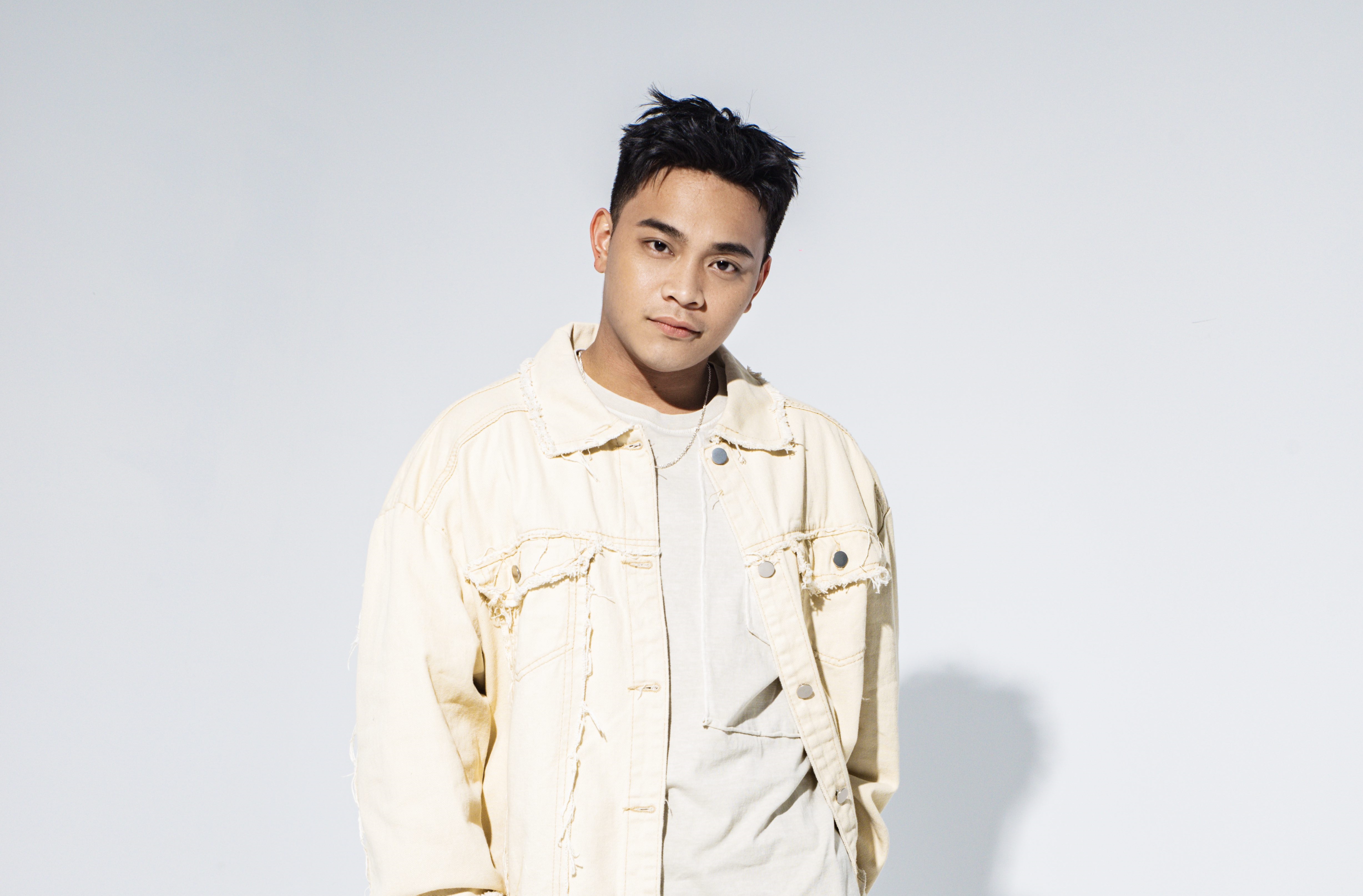 邱軍《情歌手》2024台北專場演唱會4/13在後台Backstage Café 登場，門票於3/1中午12:00在iNDIEVOX售票系統正式開賣。（索尼音樂提供）