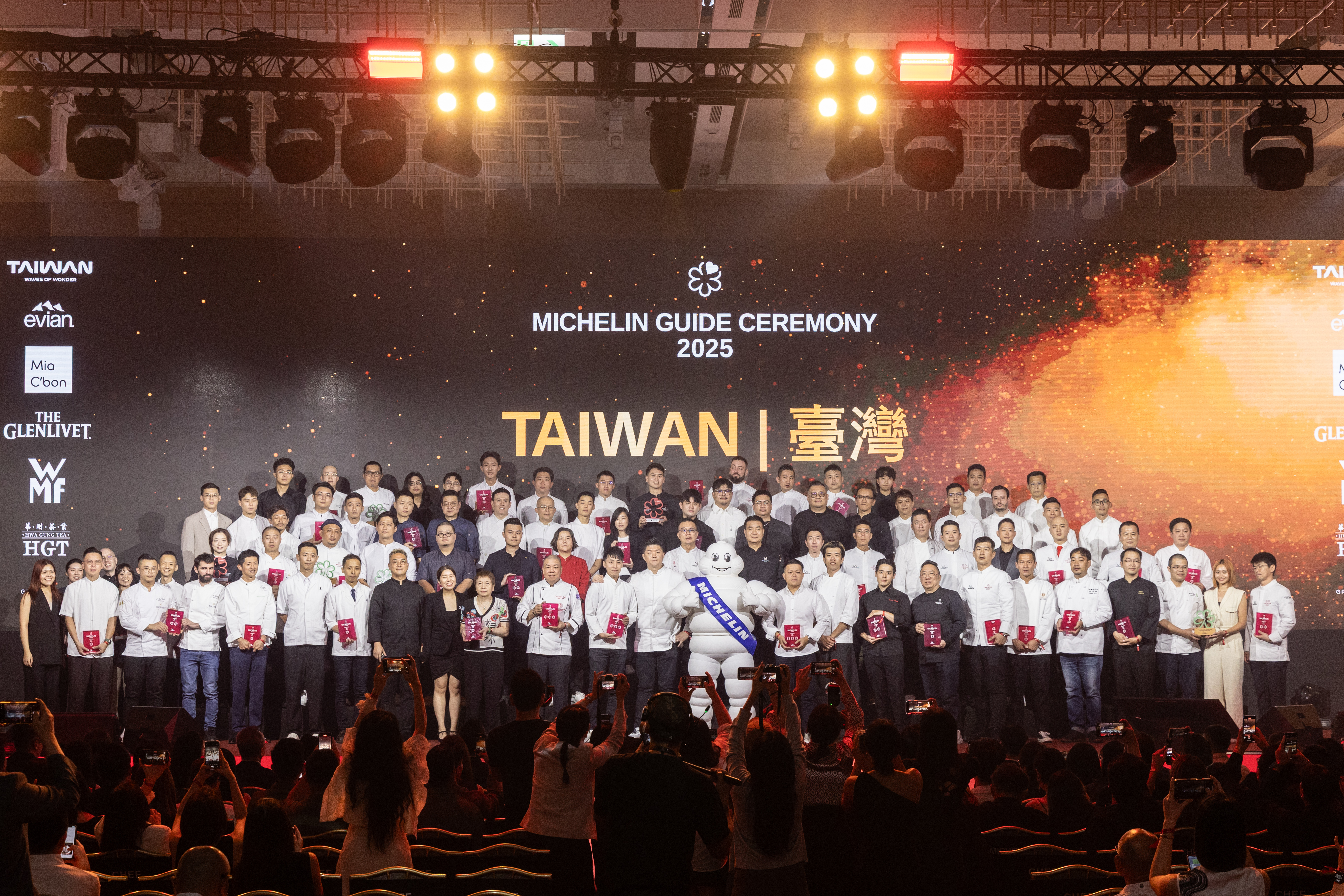 2025年臺灣米其林指南所有星級餐廳大合影。