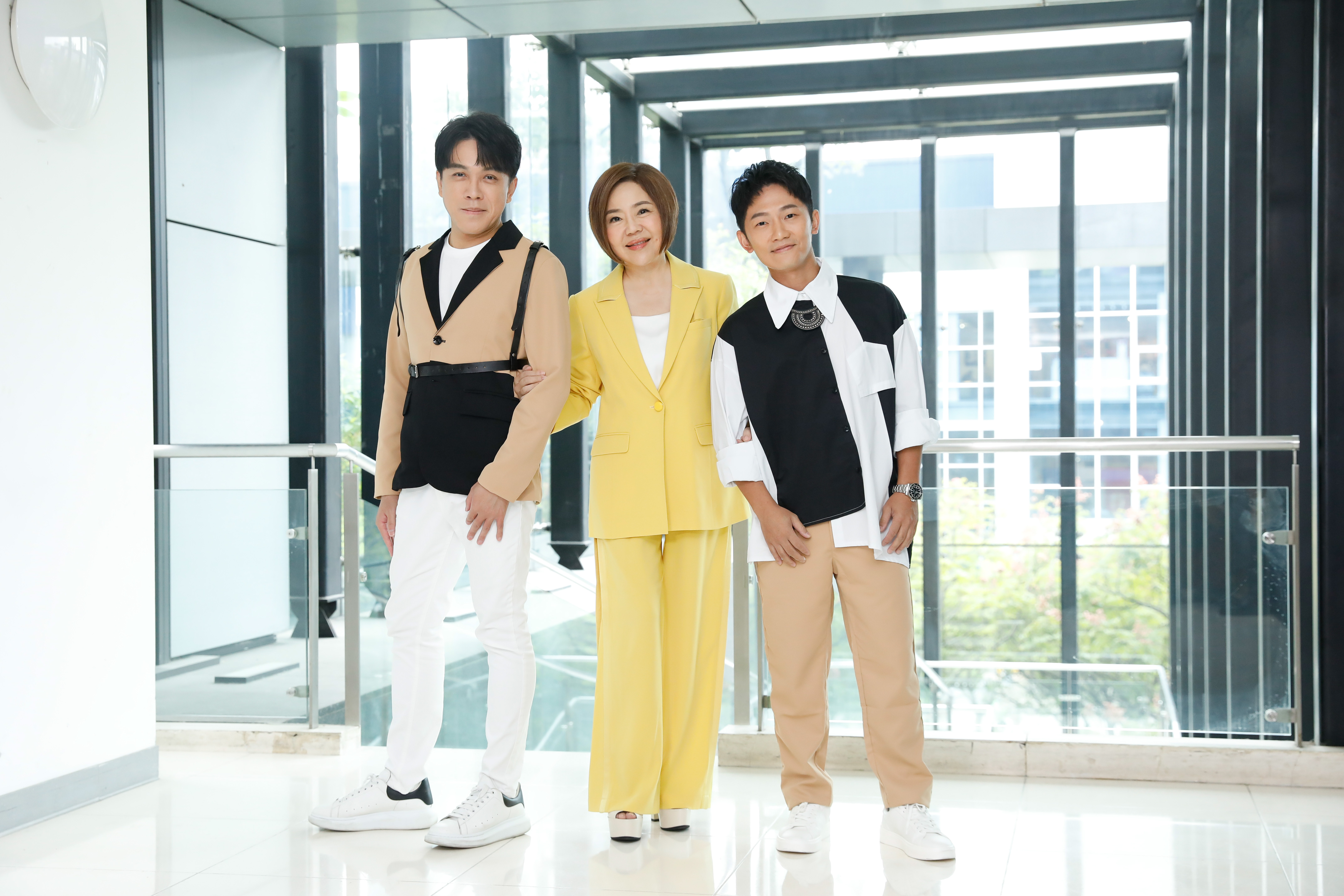 許志豪（左起）、于美人、蔡昌憲進棚錄製《超級紅人榜》。