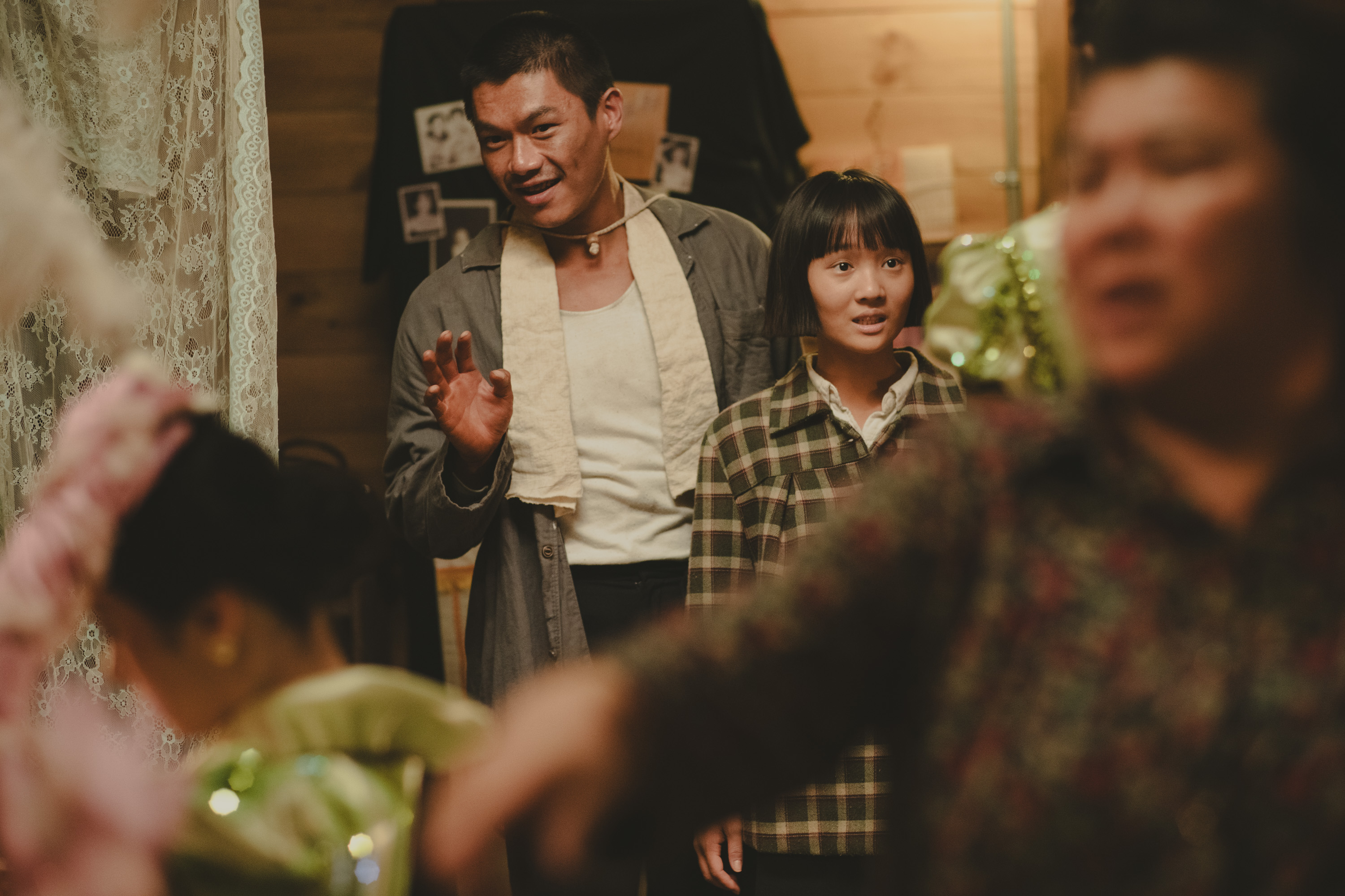 《大濛》回到民國40年的台灣時空，那時候社會局勢迷濛、前途儼然一片大霧籠罩，看似混沌不明，但這些汗水淚水蒸發而成的霧霾，終究無法阻止勇往直前的決心。（華文創提供）