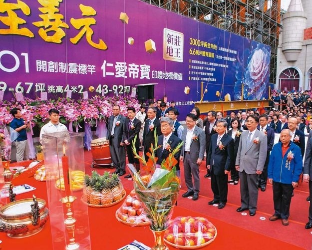 泰舍至善元建案2019年上梁後，755戶均完工，但已全抵押給銀行。（翻攝泰舍至善元臉書）