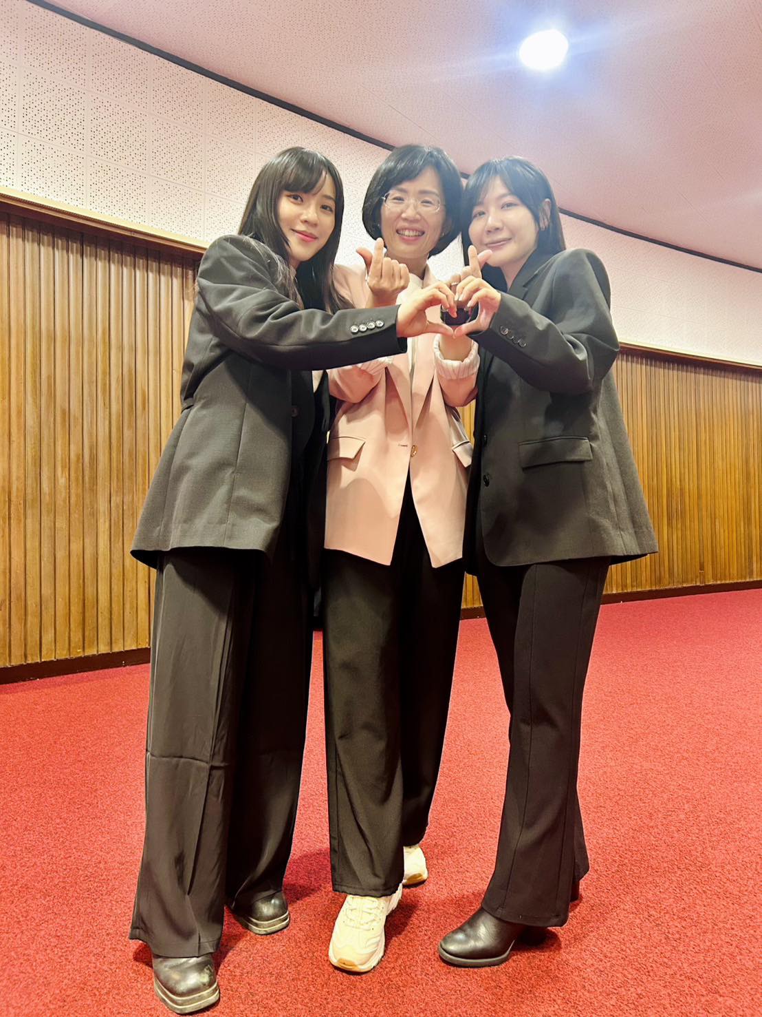 民進黨高雄市黨部主委只有黃捷1人登記參選,確認同額競選。(翻攝自黃捷臉書)