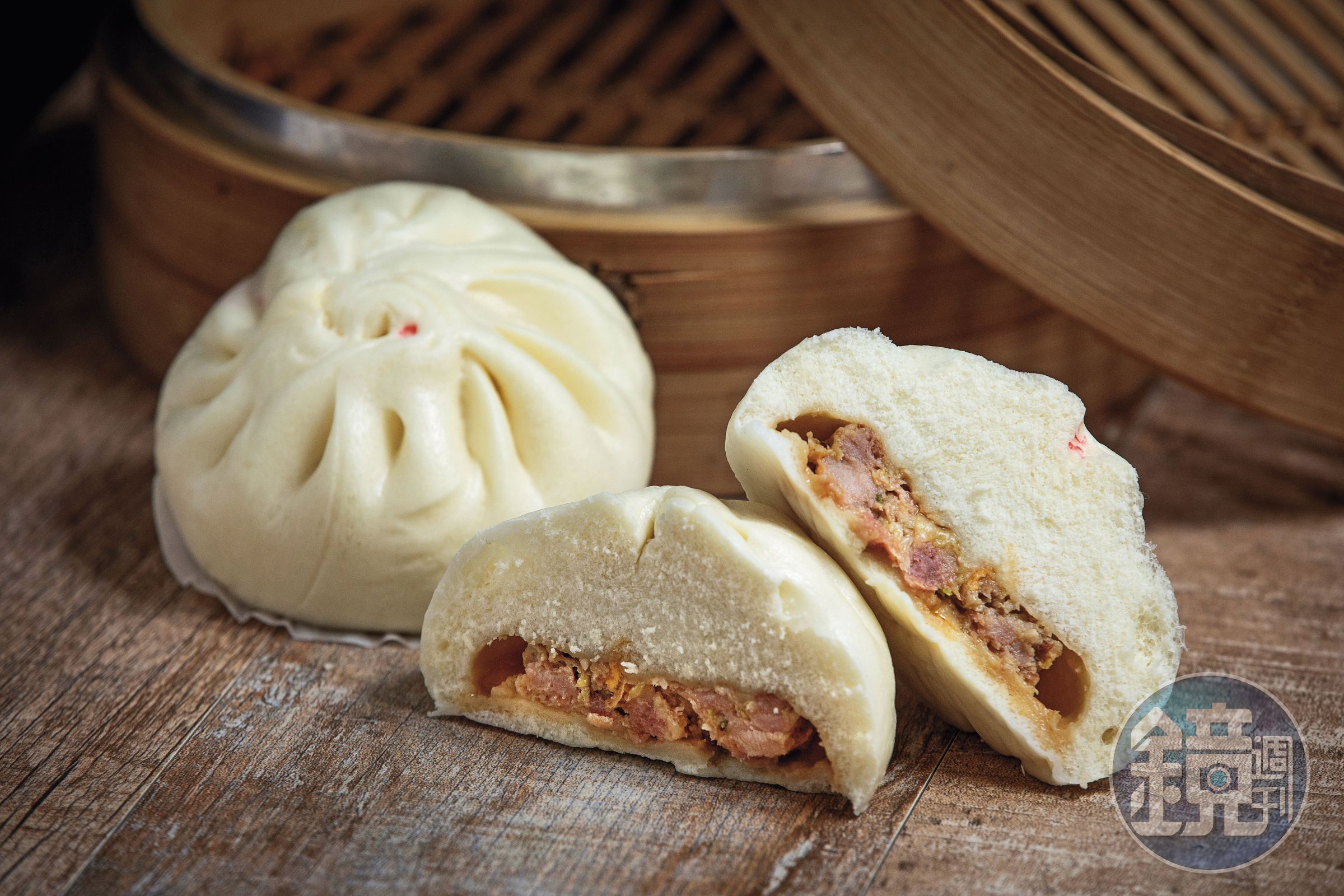 鮮肉包從第一代熱賣至今，是加入高麗菜的日式口味。（150元／5入）