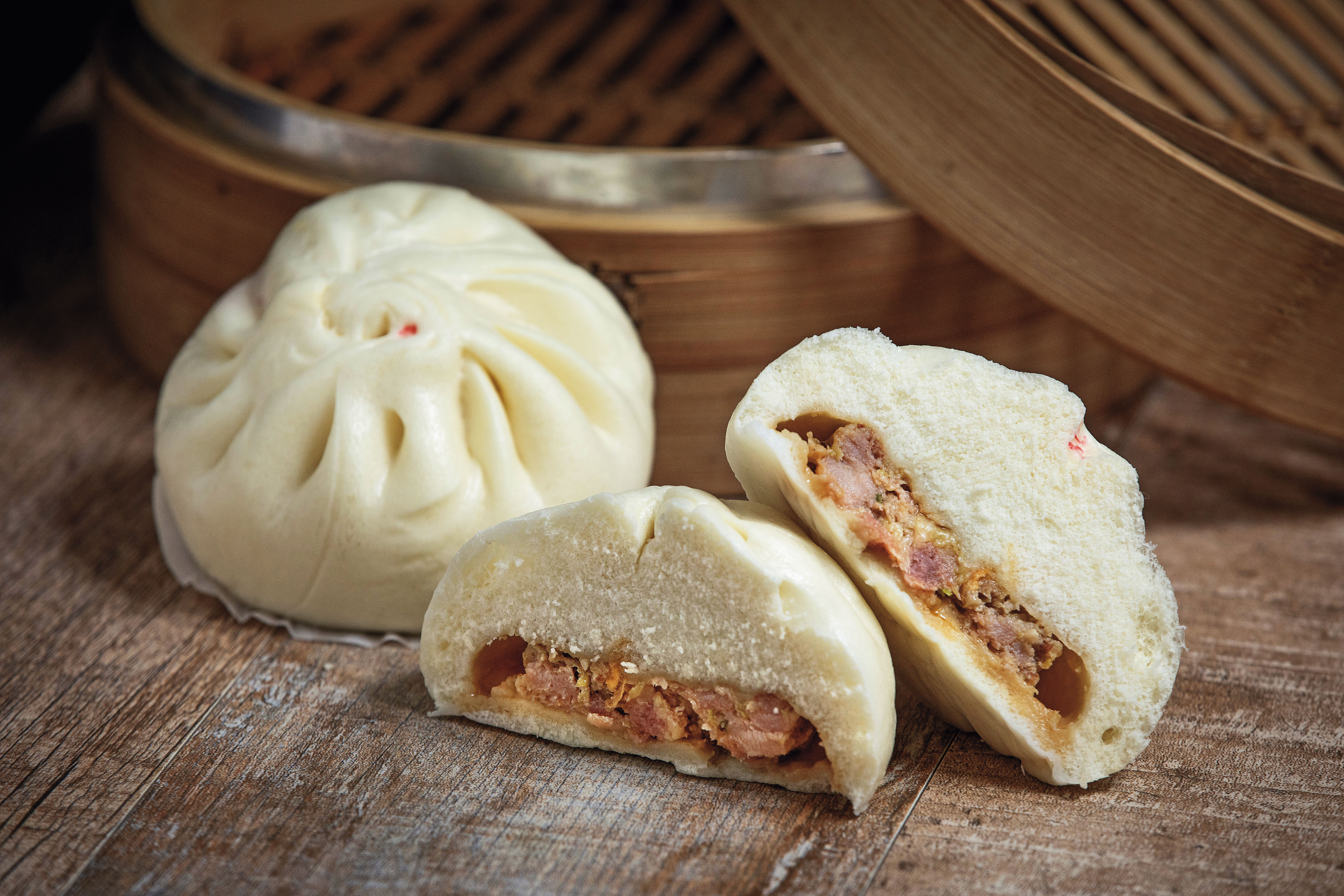鮮肉包從第一代熱賣至今，是加入高麗菜的日式口味。（150元／5入）