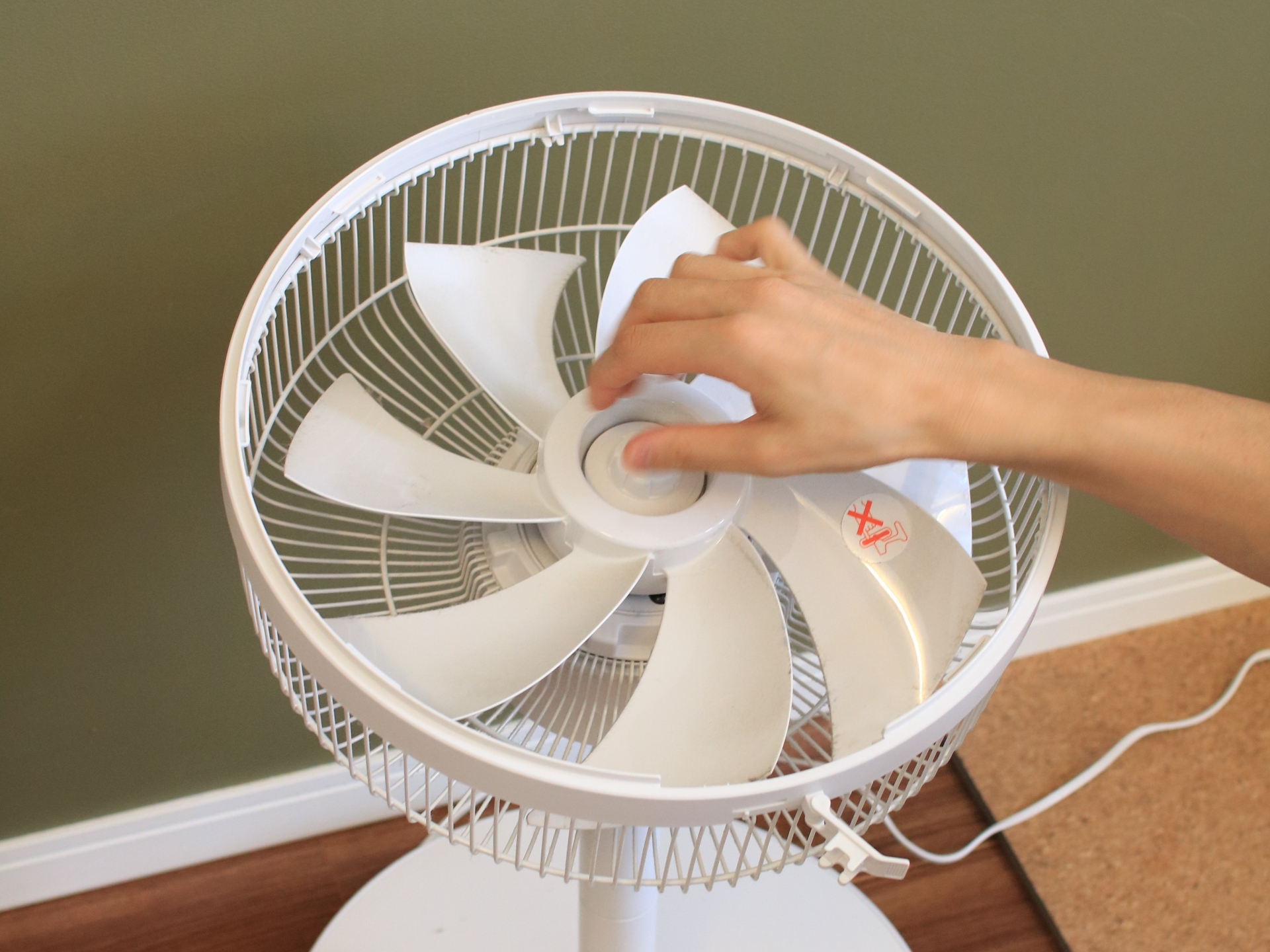 專家建議可用海綿輕鬆清潔電風扇，不用辛苦拆解風扇用水洗。（示意圖，photoAC）