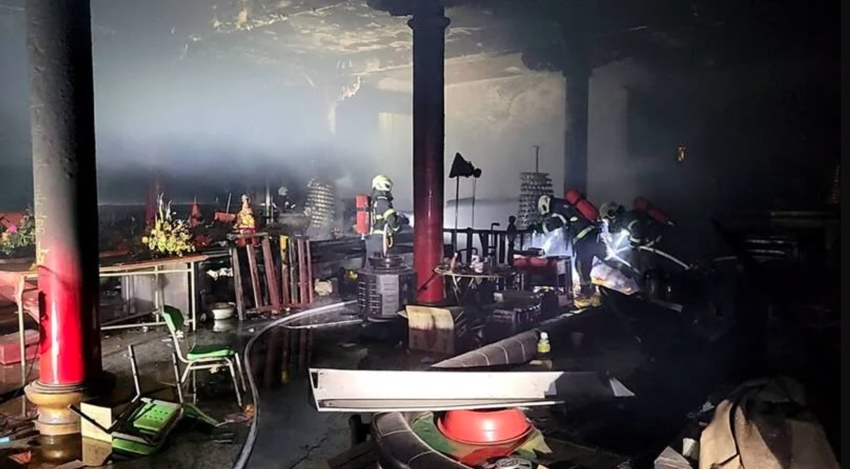 彰化縣鹿港鎮崙尾福崙宮23日凌晨發生火警。（翻攝照片）