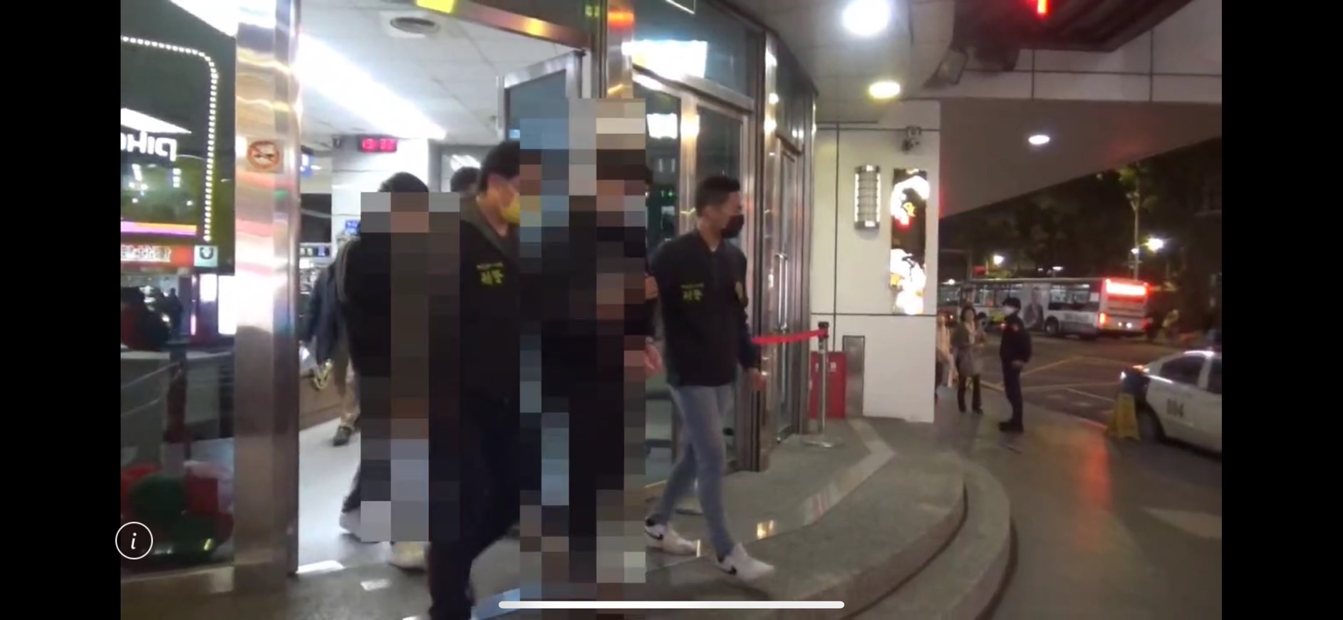 警方訊後將2男依強盜罪送辦。（翻攝畫面）