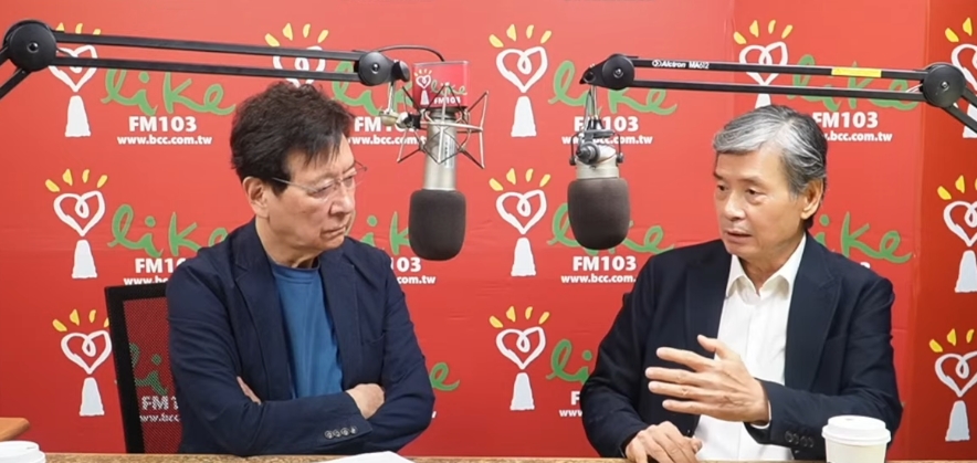金溥聰(右)錄直播專訪跑錯地方大遲到。(翻攝自YT直播)