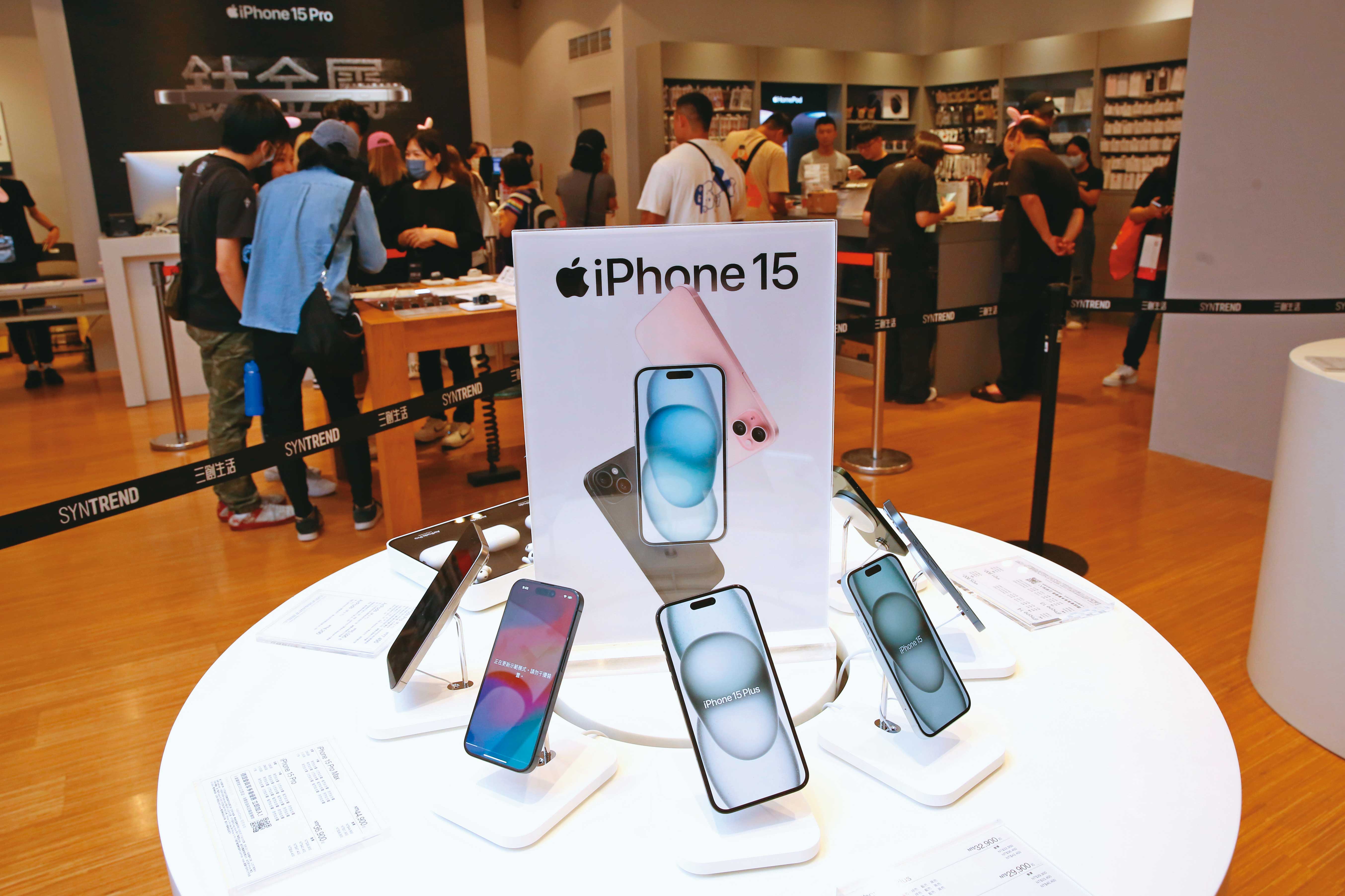 蘋果及特斯拉，今年以來股價表現都不如整體指數。