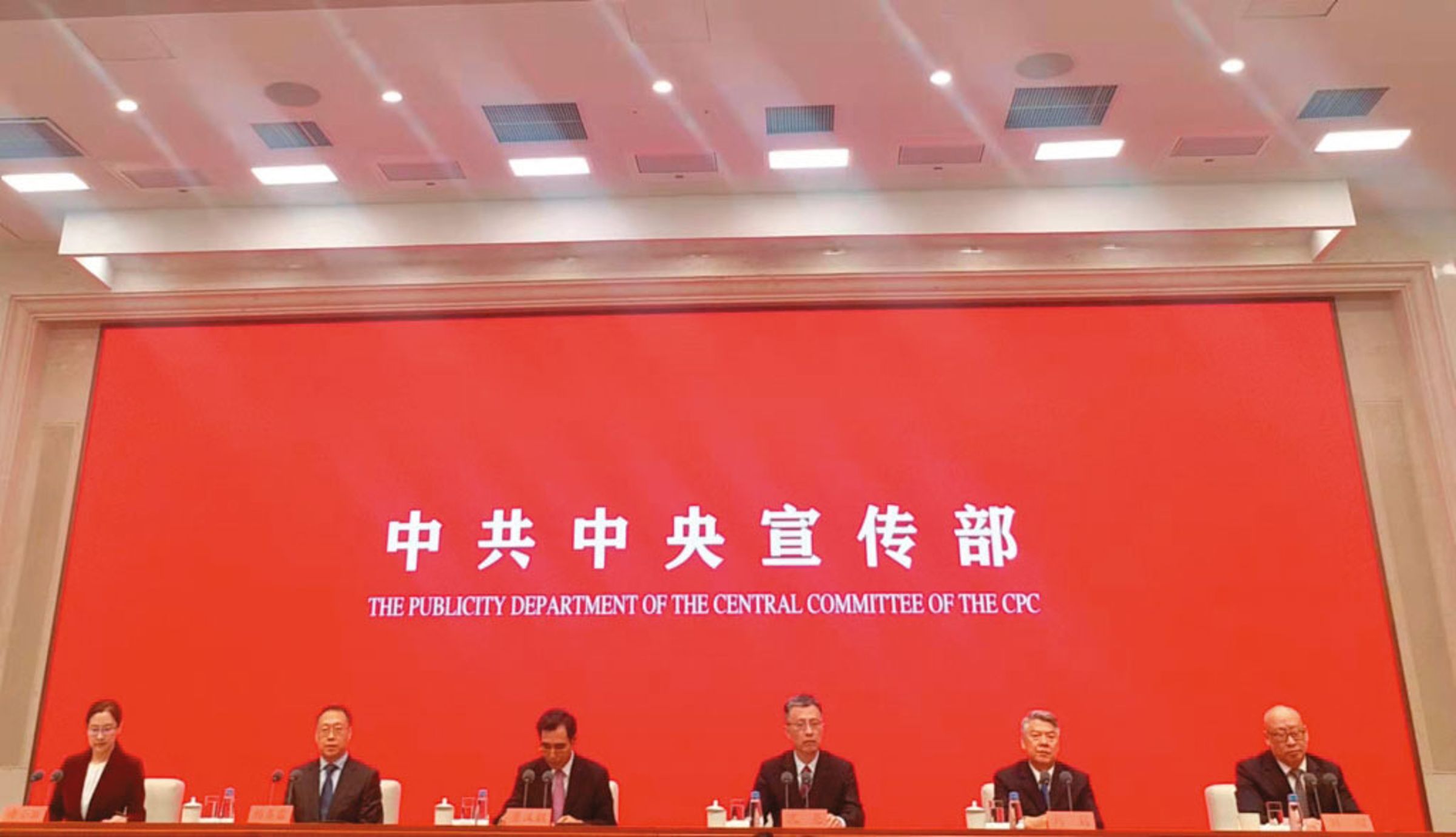 中共中央宣傳部與江蘇台辦，上月邀集立場親藍的多位名嘴及媒體人赴中閉門座談，傳達中方希望主導的輿論方向。（翻攝微博）