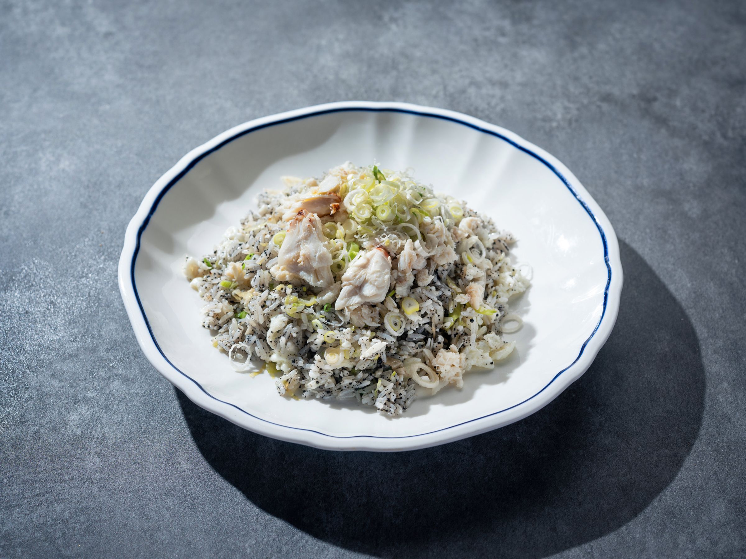 最能展現師傅功力的「松露蟹肉蛋白炒飯」乾爽美味。(880元/份,捌伍添第提供)
