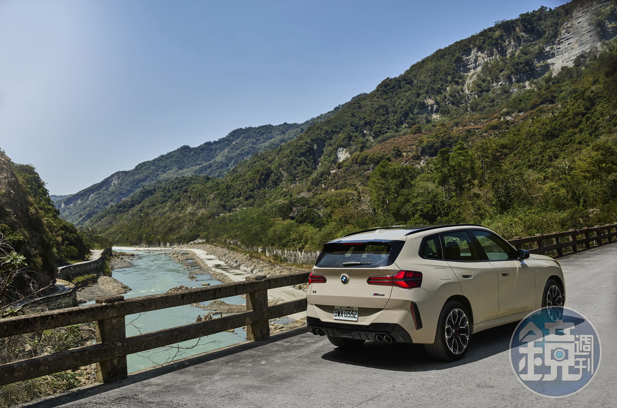外觀內斂卻不失個性，BMW X3 M50 xDrive結合實用空間與科技感內裝，藏著一具溫柔可控卻充滿爆發力的直六心臟。若你在家庭實用與熱血駕馭間尋求平衡，她，就是那份值得投資的相容快樂。