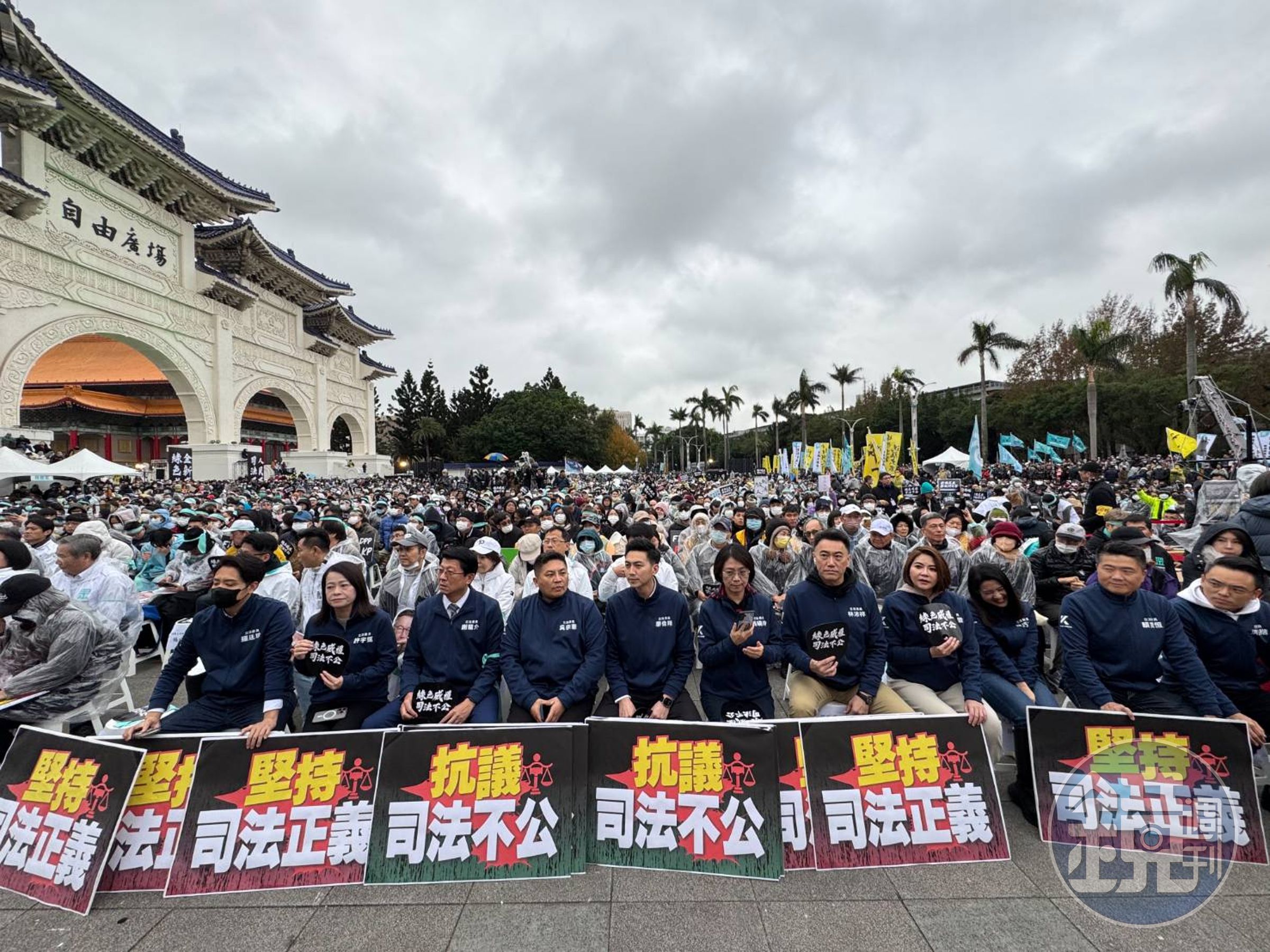 國民黨多位立委今到場聲援民眾黨「釘孤枝」活動。