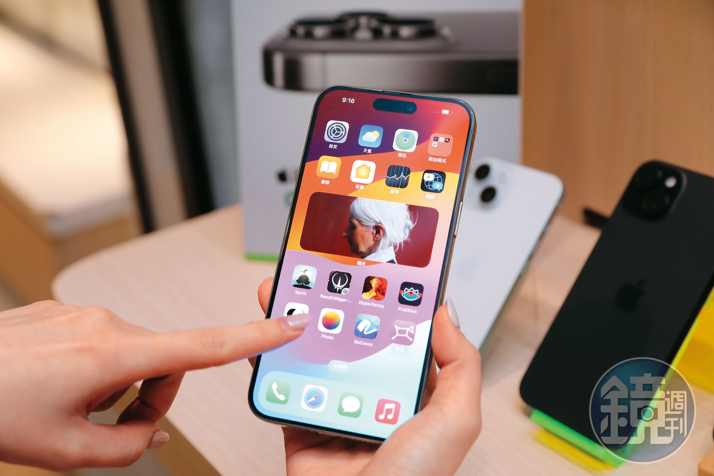 最新的iPhone 15中也已發展出相關程式，能為使用者客製化深偽影音。