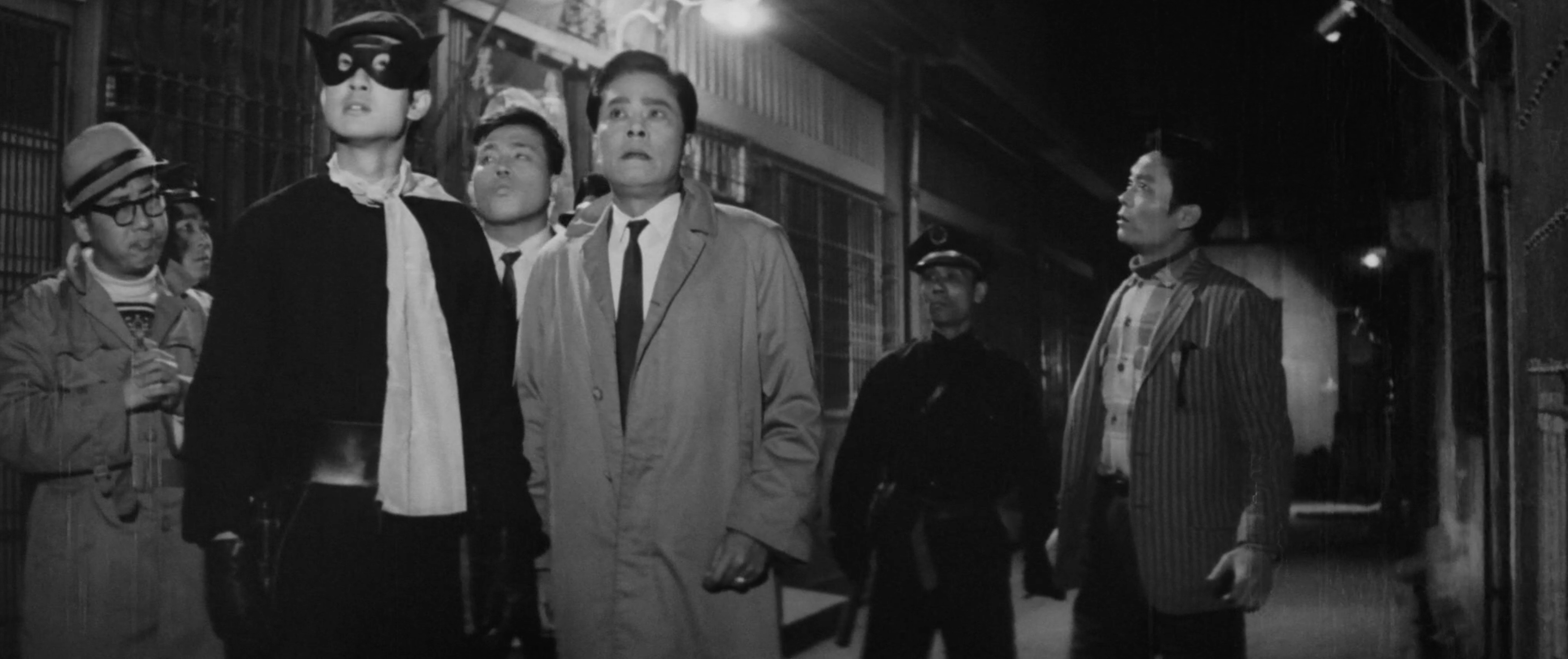 台日跨國製作的傳奇系列電影「神龍俠三部曲」為台灣超級英雄特攝片鼻祖。（國家影視聽中心提供）