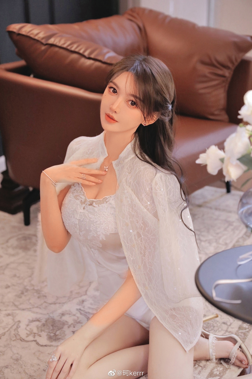 黃曉明前女友葉珂分手後，火速懷胎生子，但沒證實生父是誰。（翻攝自葉珂微博）